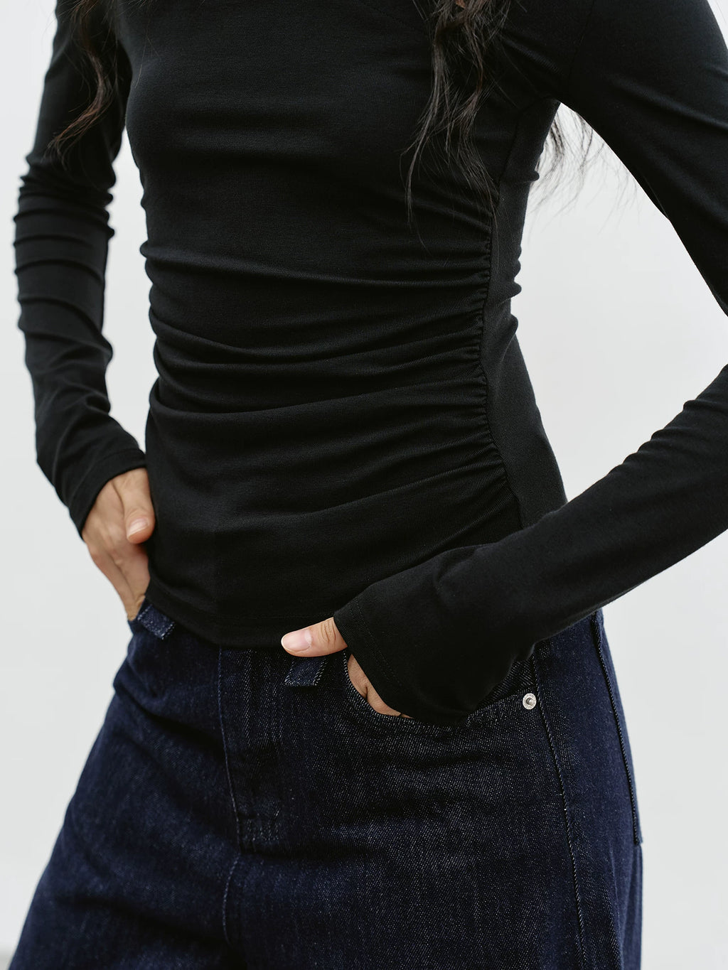 EIGHTHMONTH Slim and Thin Slanted Shoulder Long Sleeves