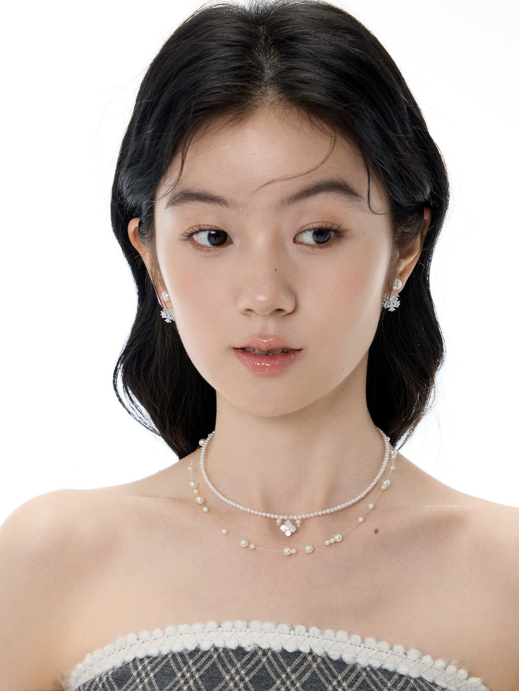 NO SOLUTION Dish Shell Snowflake Freshwater Pearl Stud Earrings