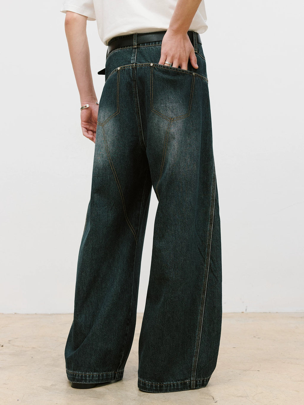 LR MADE Contrast Rivet Scimitar Jeans