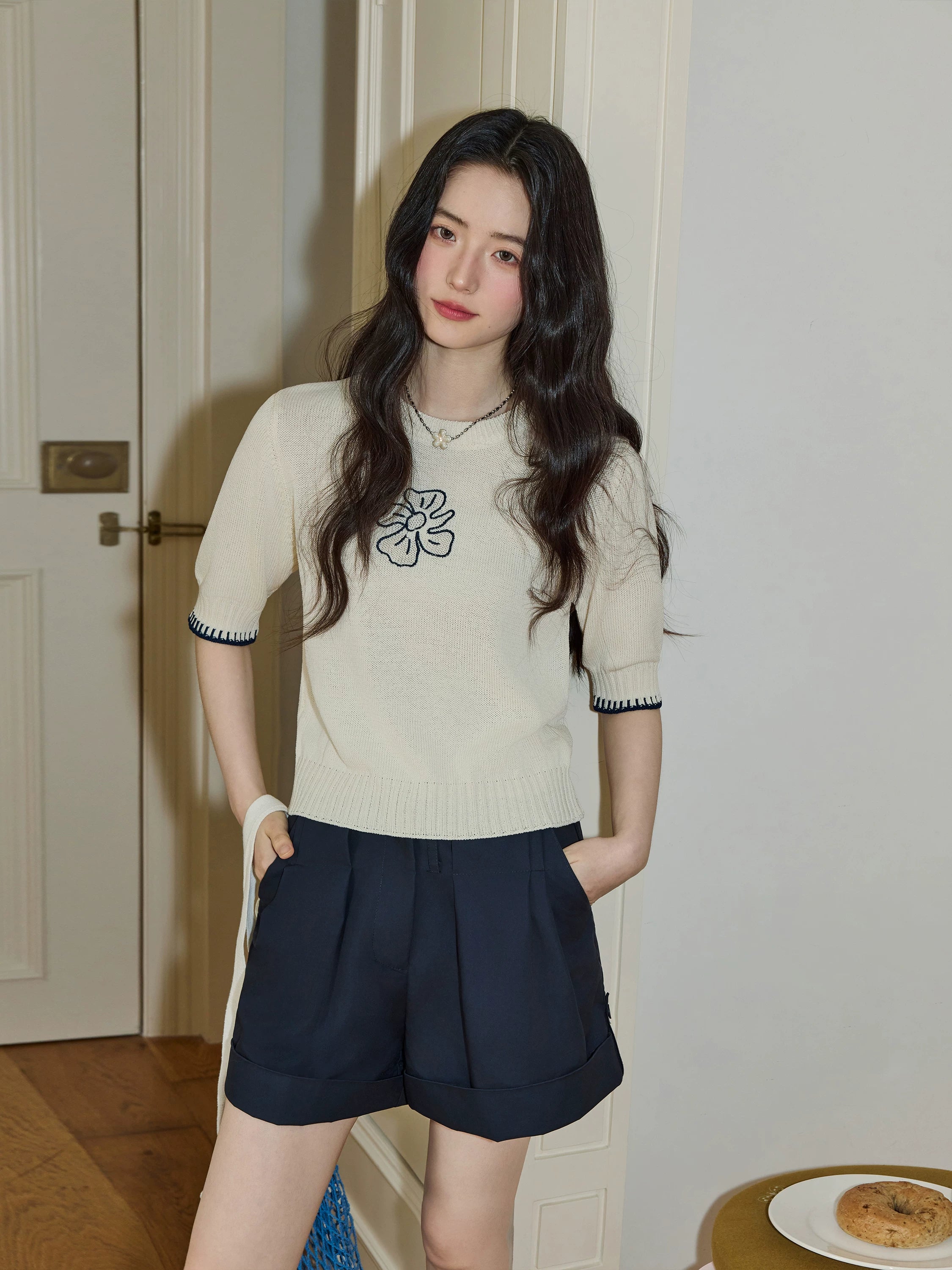 XUJING Embroidery Front Shoulder Knitted Tee
