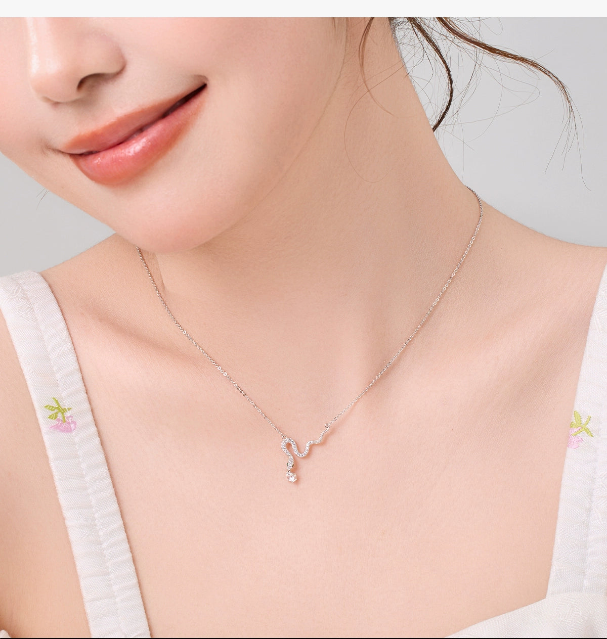 DODOGOGO Full Zirconium Snake Necklace