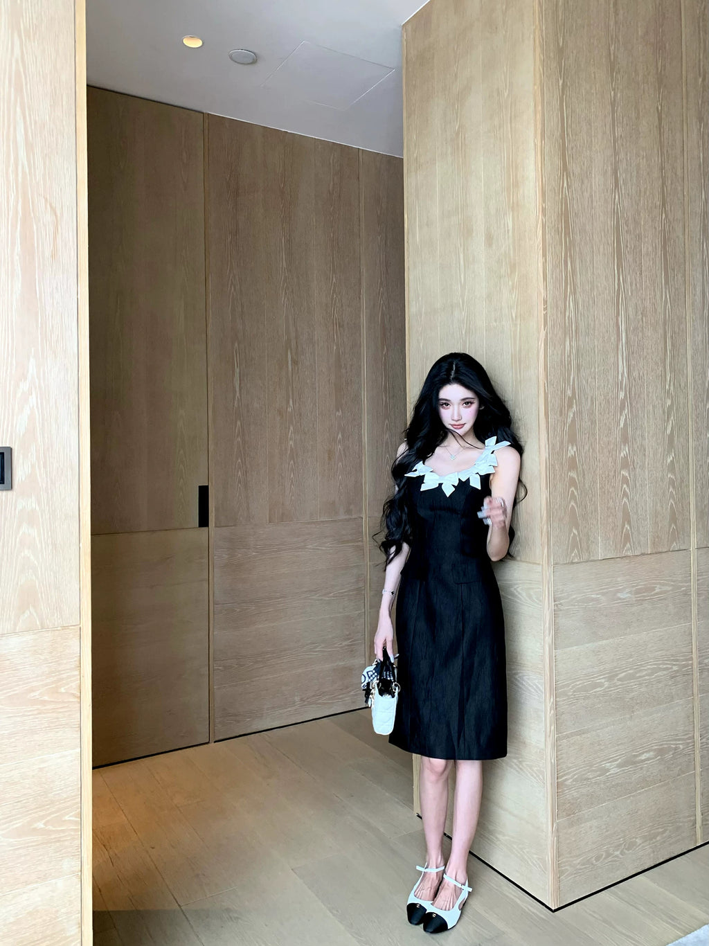 Barb Chill Bow Contrast Dress