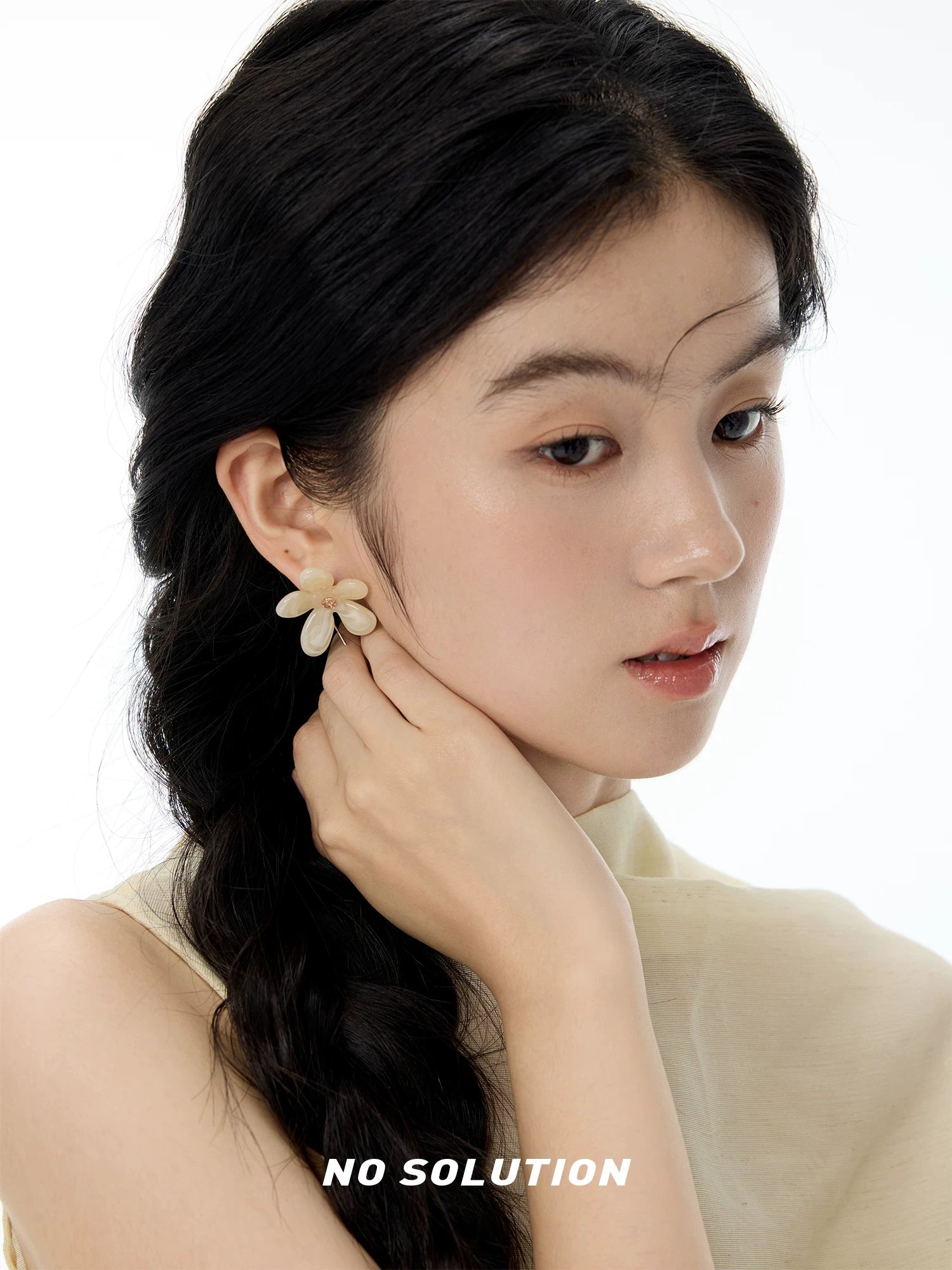 NO SOLUTION Flower Earrings