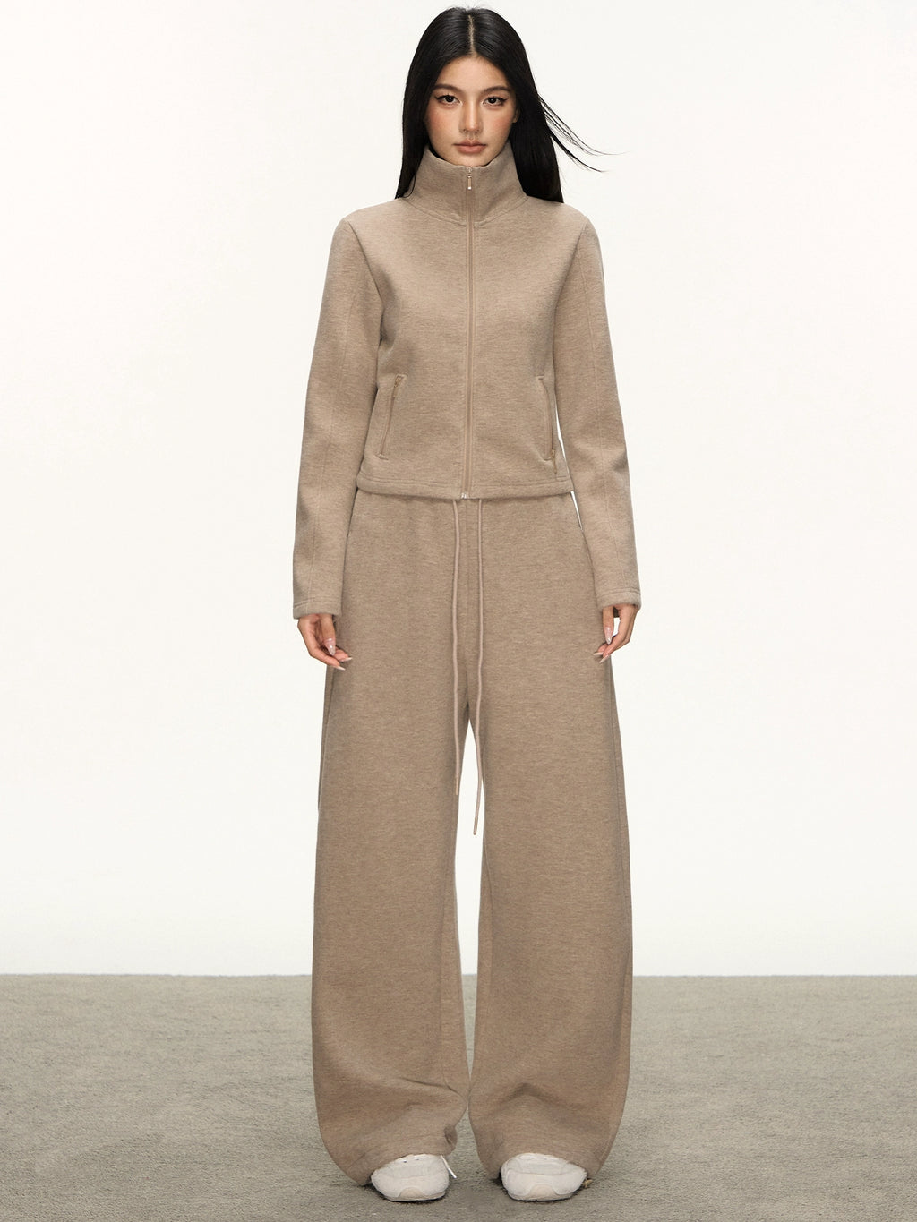 Anna Aneae Stand-up Collar Thermal Short Jacket Sweatpants Two-piece Set