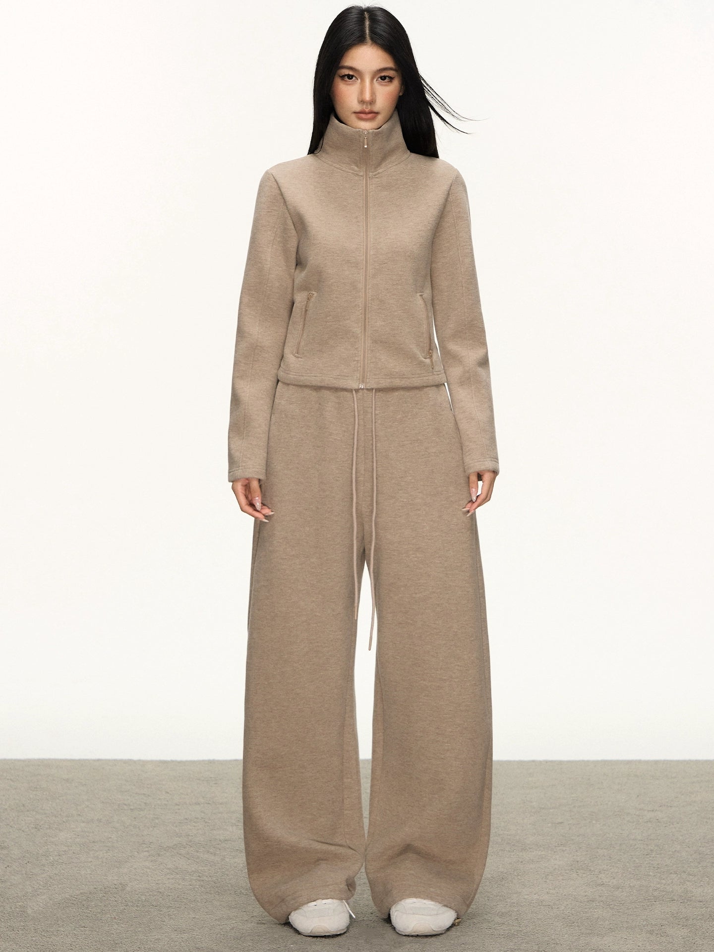 Anna Aneae Stand-up Collar Thermal Short Jacket Sweatpants Two-piece Set