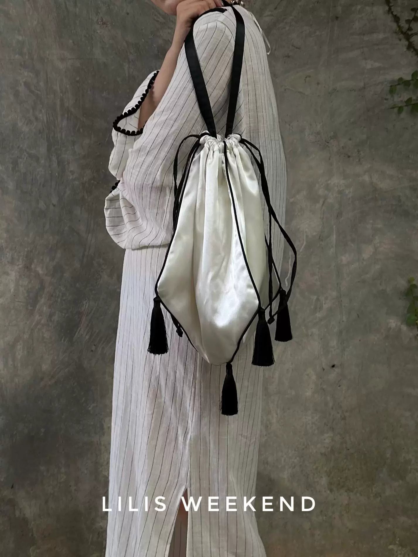 Lilis Weekend Retro Drawstring Lantern Fringed Bag