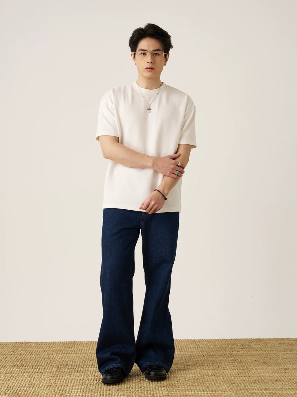 GOODLIVEABLE Simple Slightly Loose Small Neckline Tee