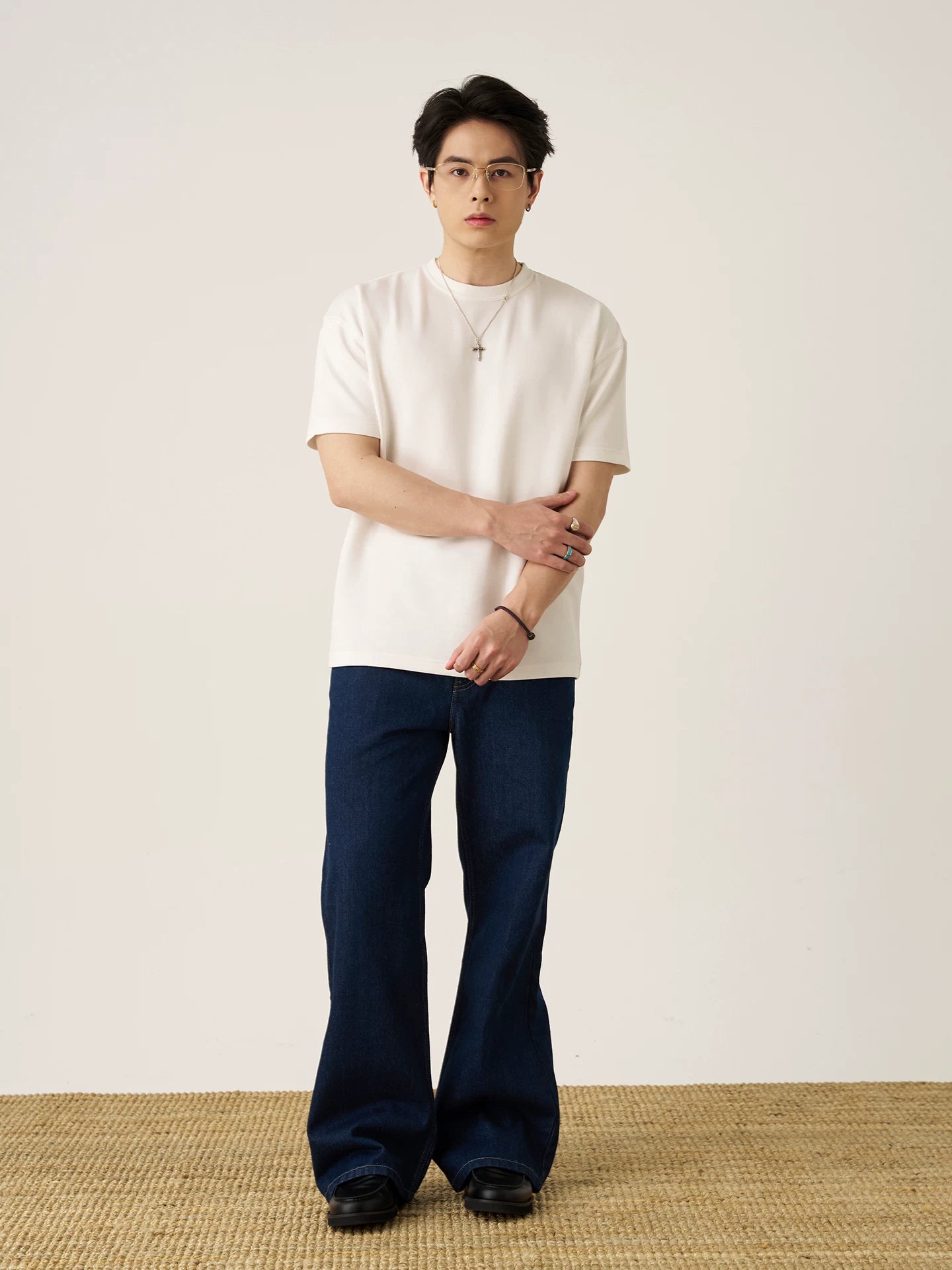 GOODLIVEABLE Simple Slightly Loose Small Neckline Tee