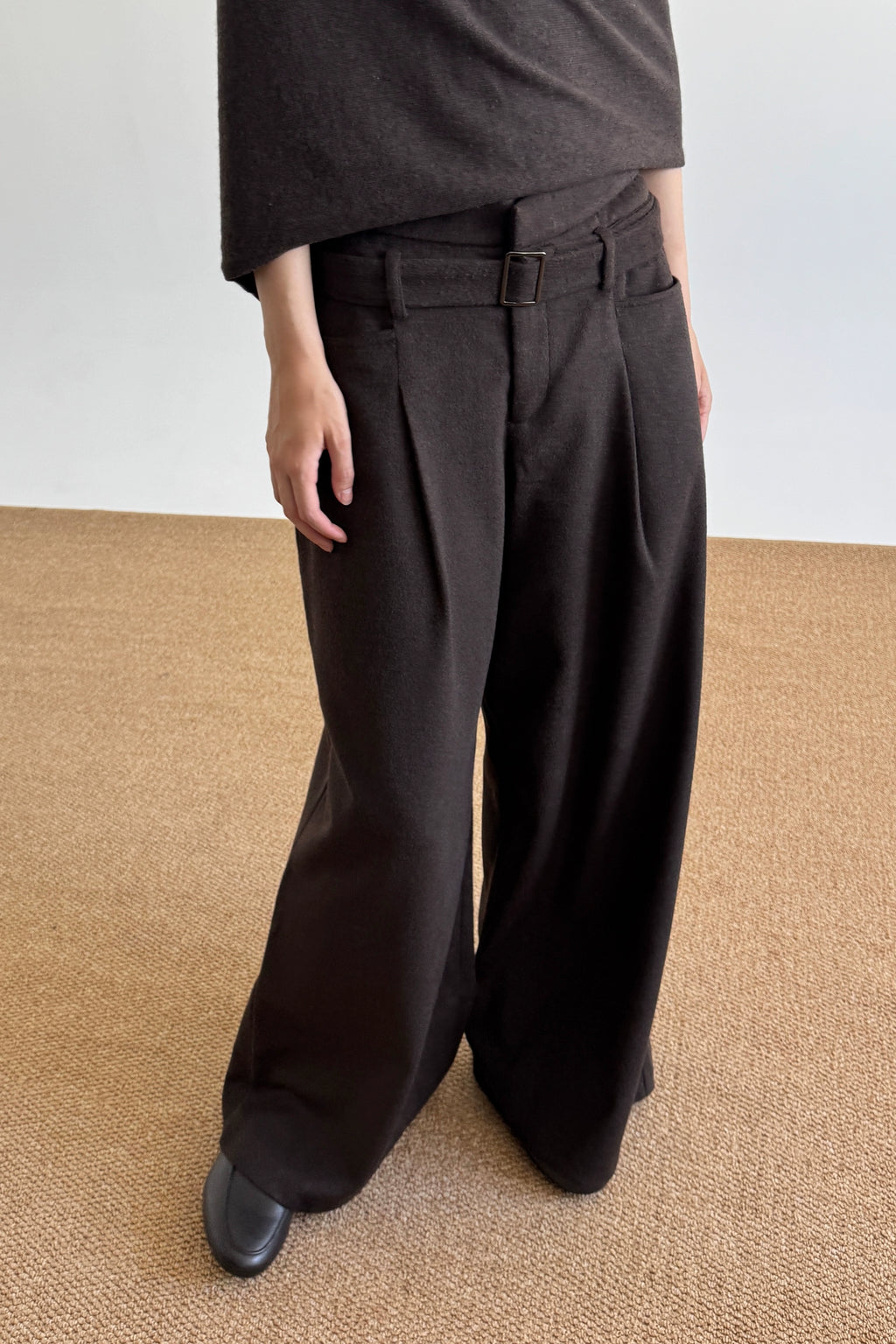 COLN Casual High-waisted Wide-leg Pants