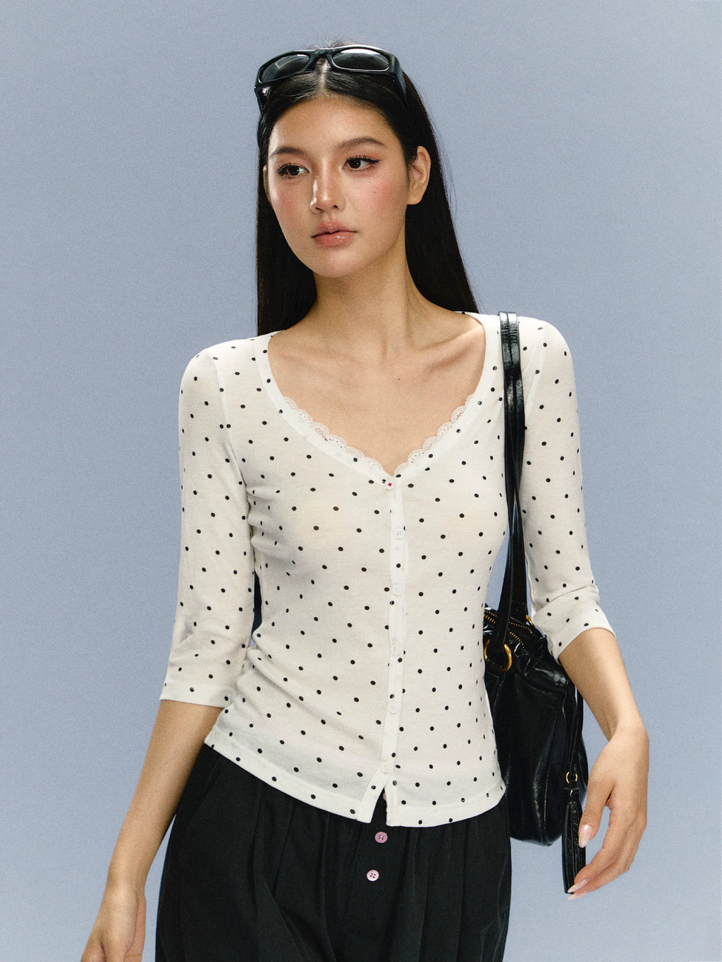 Ariseism V-neck Slim Polka Dot Tee