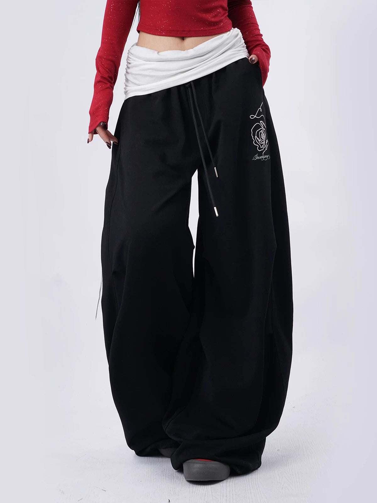 SAMUSAN Rose-embroidered Wide-leg Cargo Pants