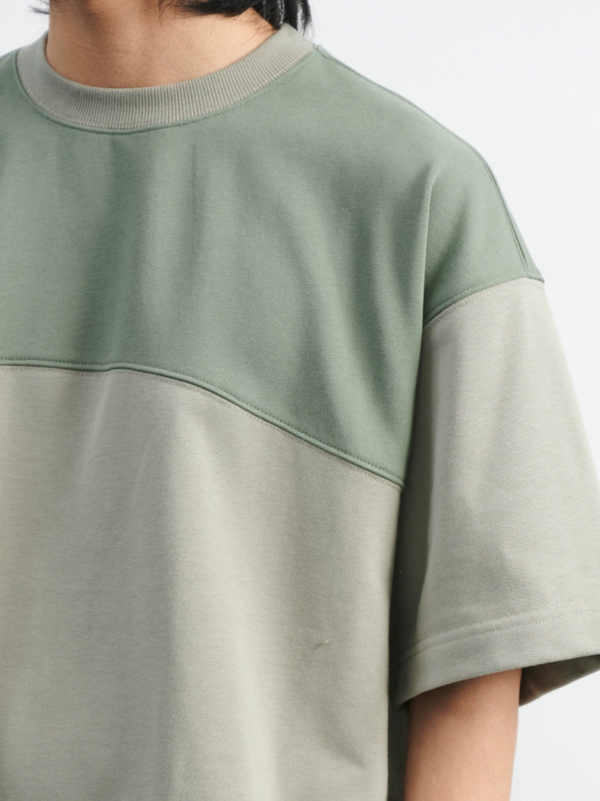 NUMBERSALT Loose Crew Neck Simple Splicing Tee