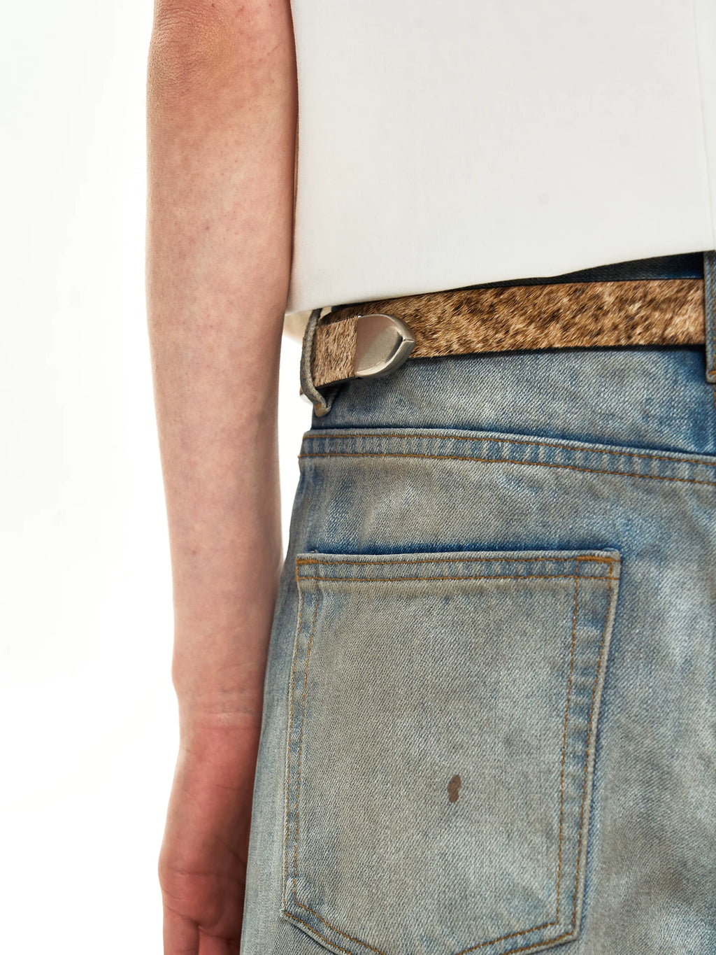 Slight Vogue Horseshoe Carved Belt
