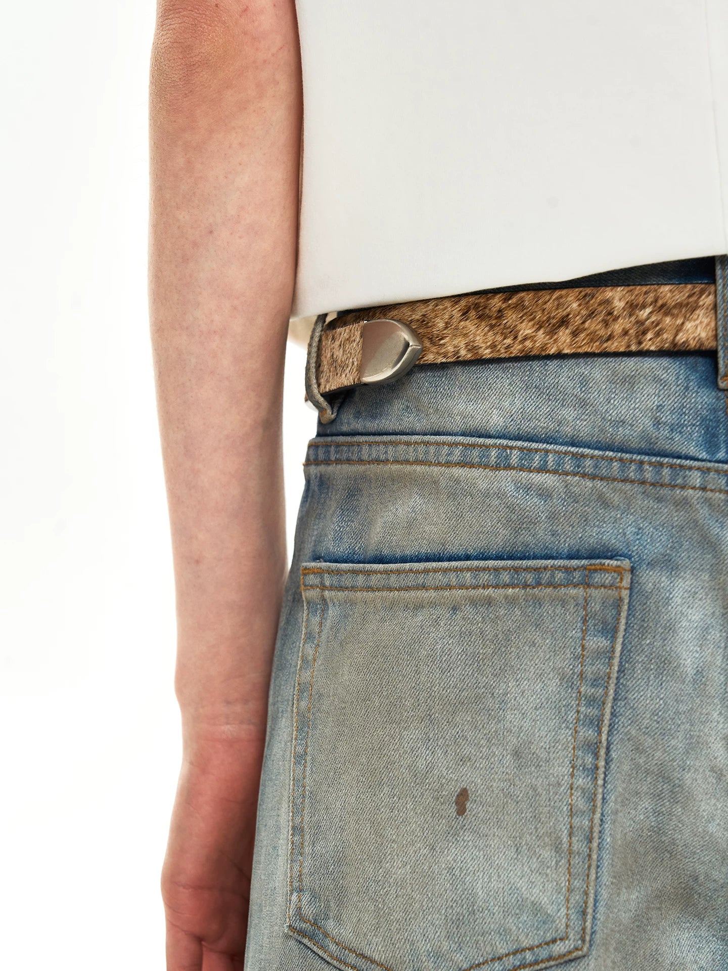 Slight Vogue Horseshoe Carved Belt
