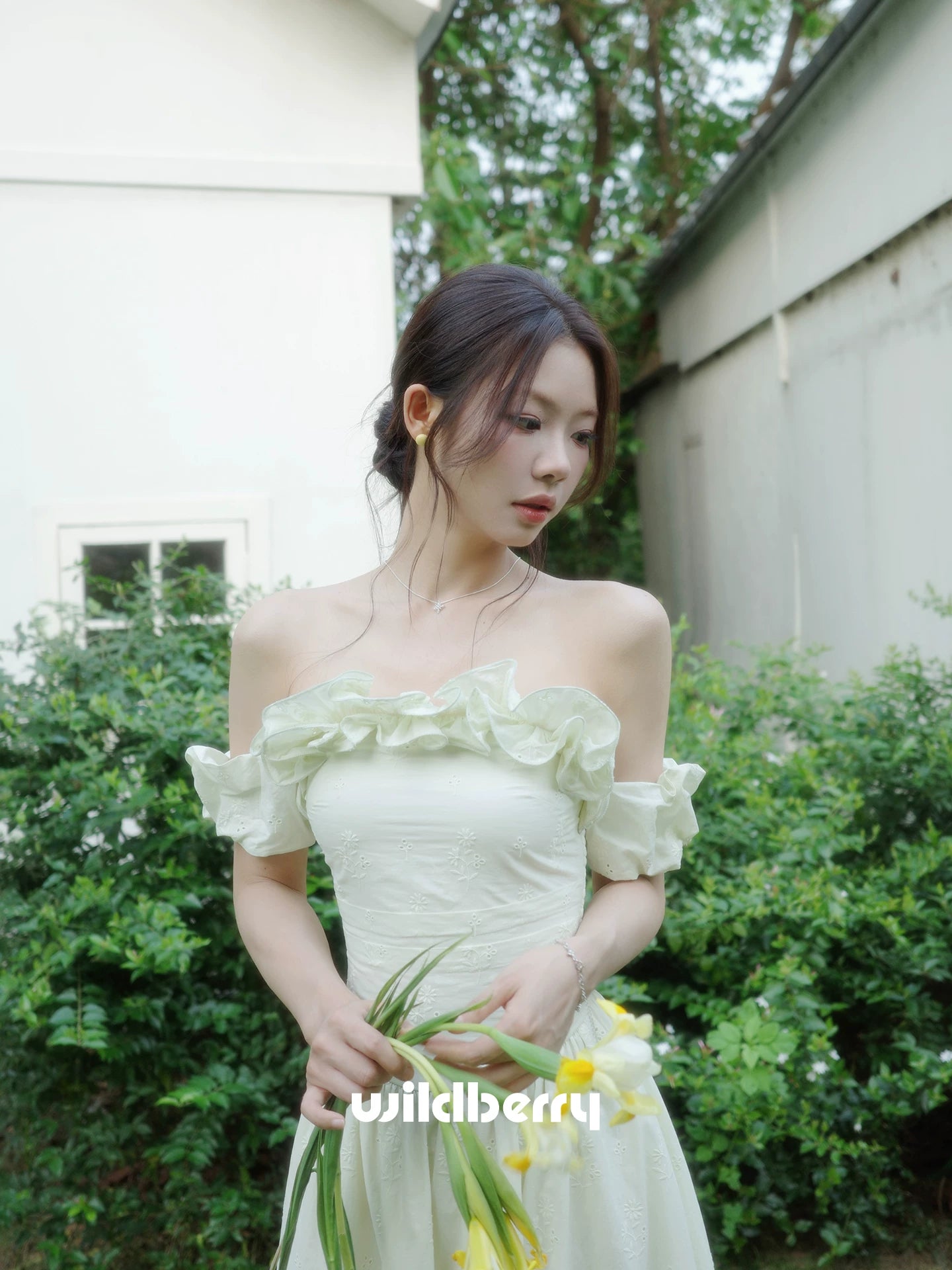 Wildberry One-word Shoulder Waist Temperament Dress