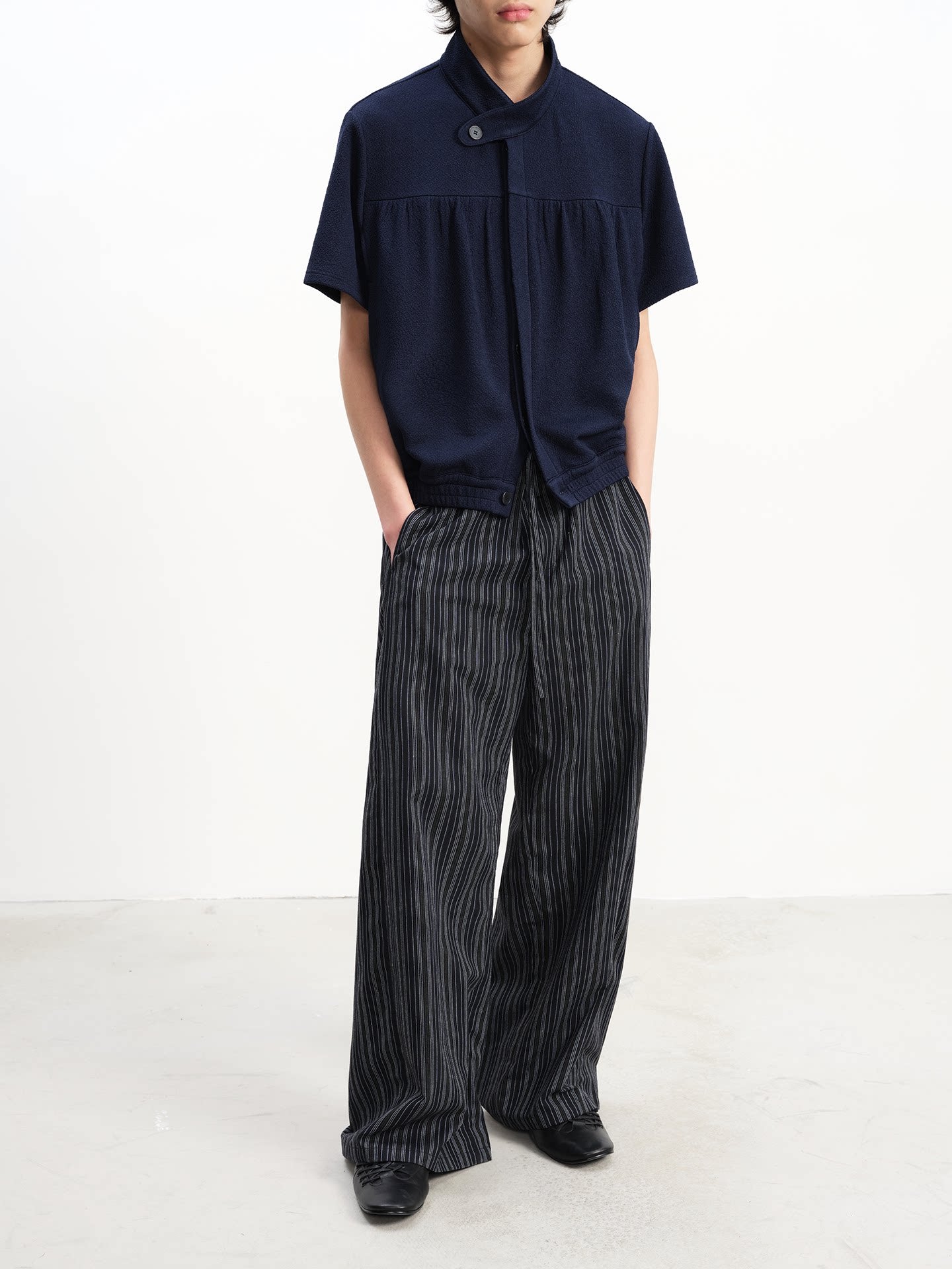 JCAESAR Stand-up Collar Pleated Short-sleeved Shirt