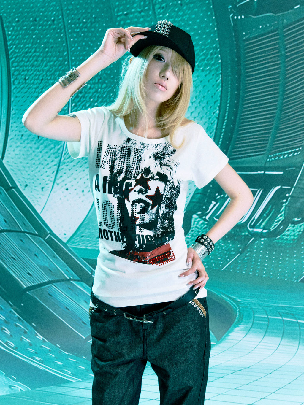 PAIKI Playful Sweetheart Portrait Hot Diamond Front Shoulder Slim Tee