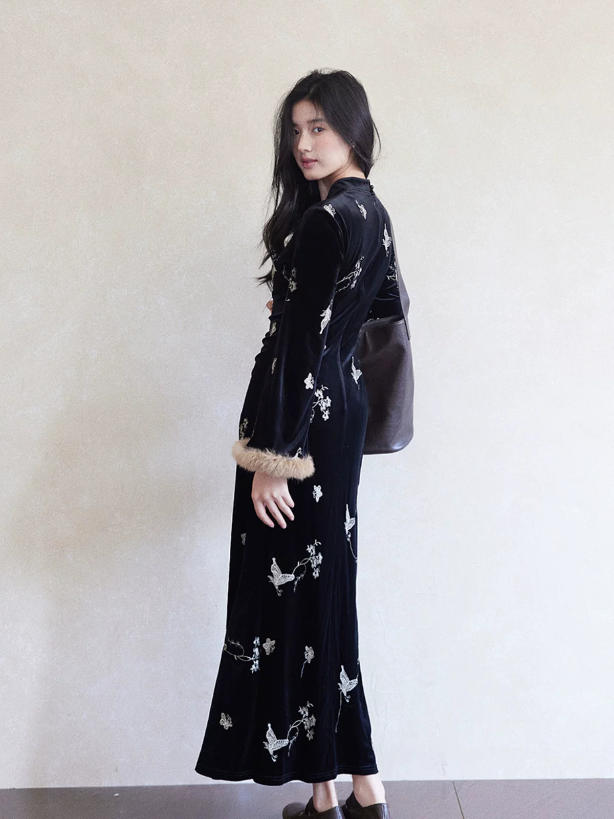 TYANG Retro Heavy Industry Embroidered Velvet Dress