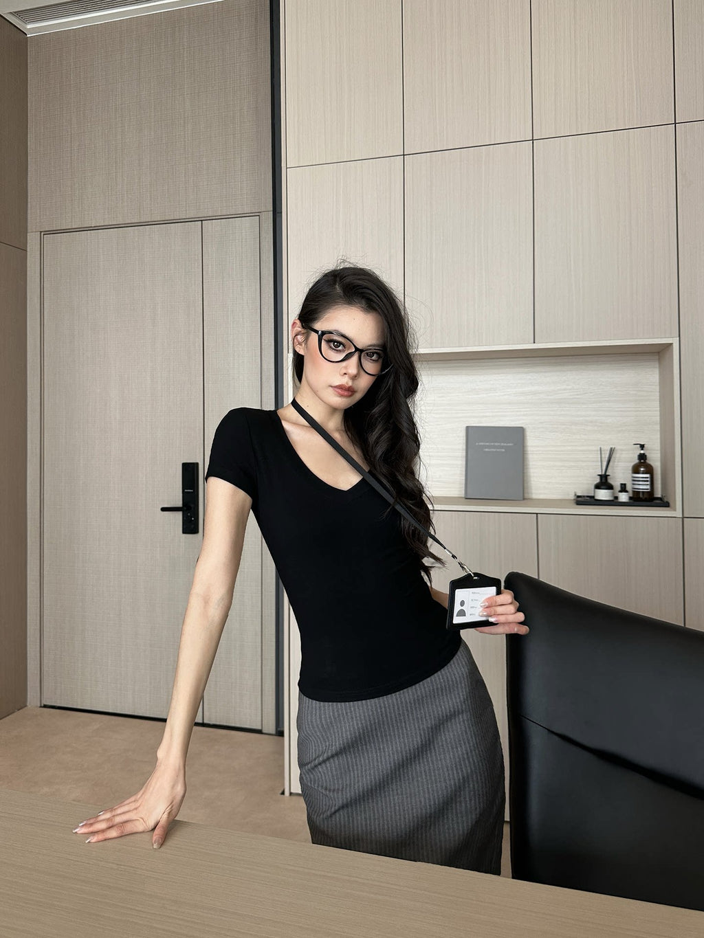 LLROGE V-neck Slim and Thin Tee