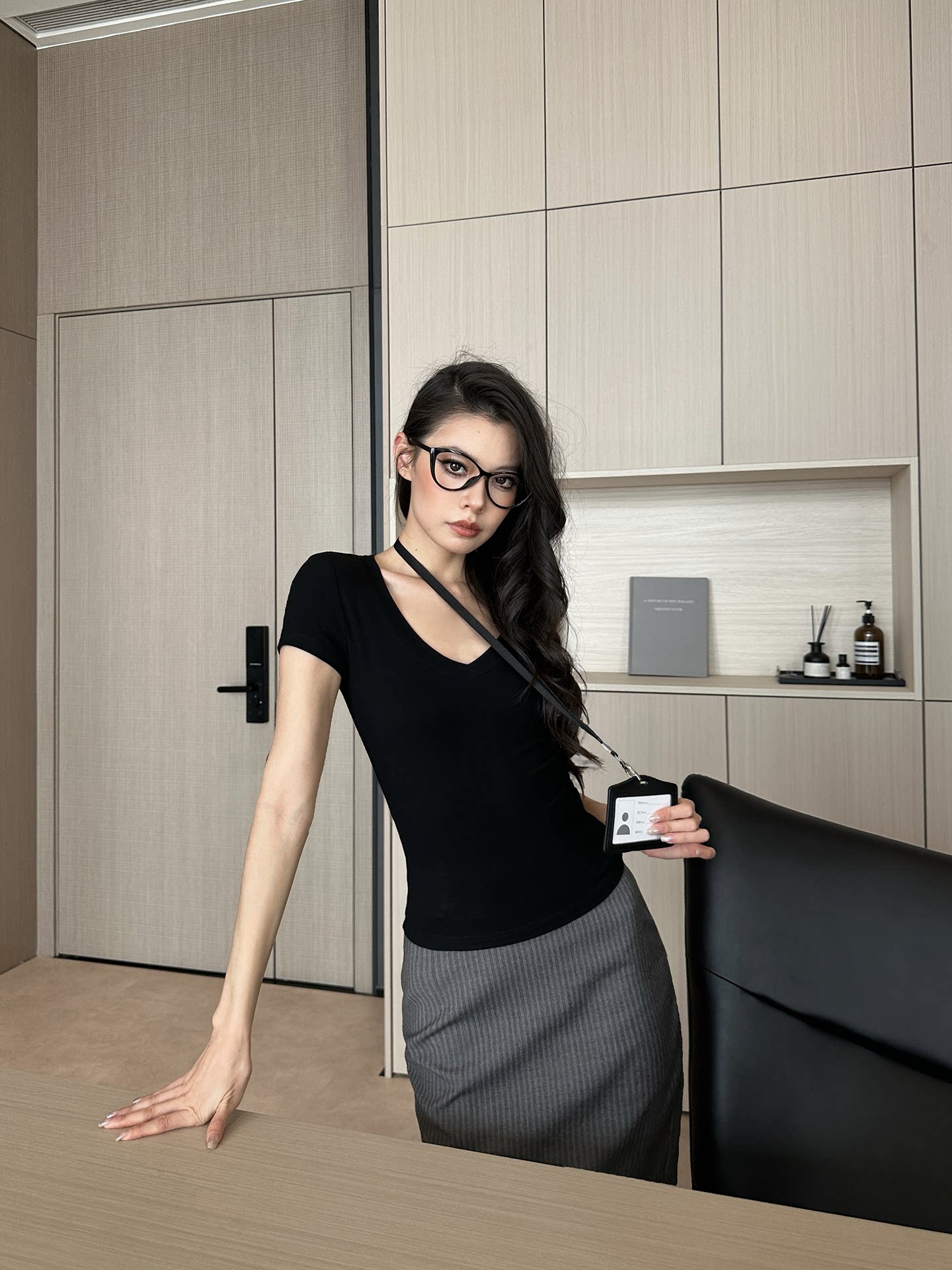 LLROGE V-neck Slim and Thin Tee