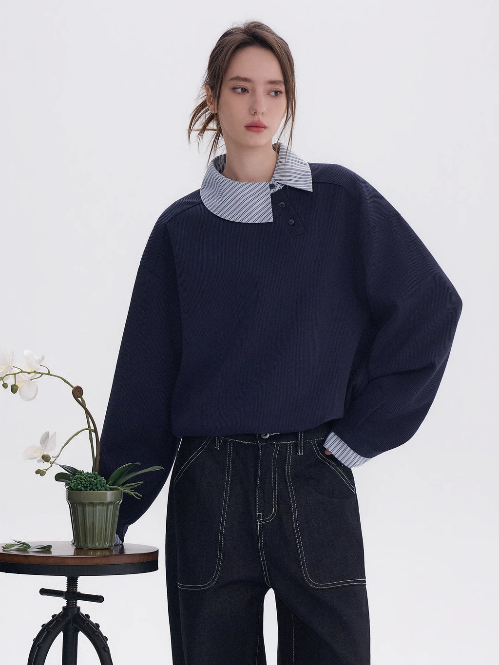 CHOR Long-sleeved Sweatshirt with Loose Stripes on Lapels