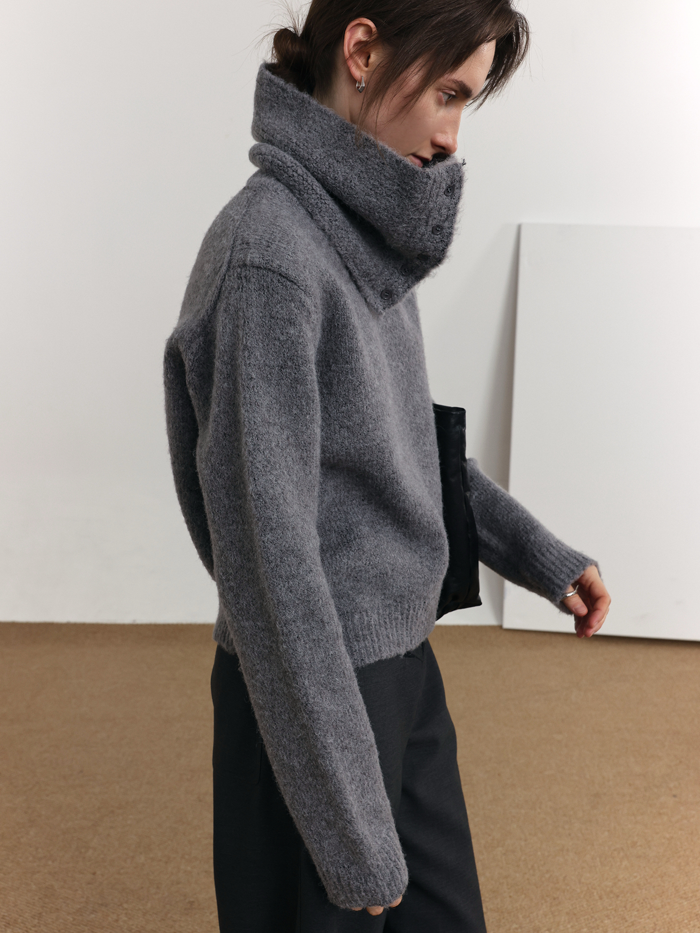 COLN Scarf Two-piece Short Sweater