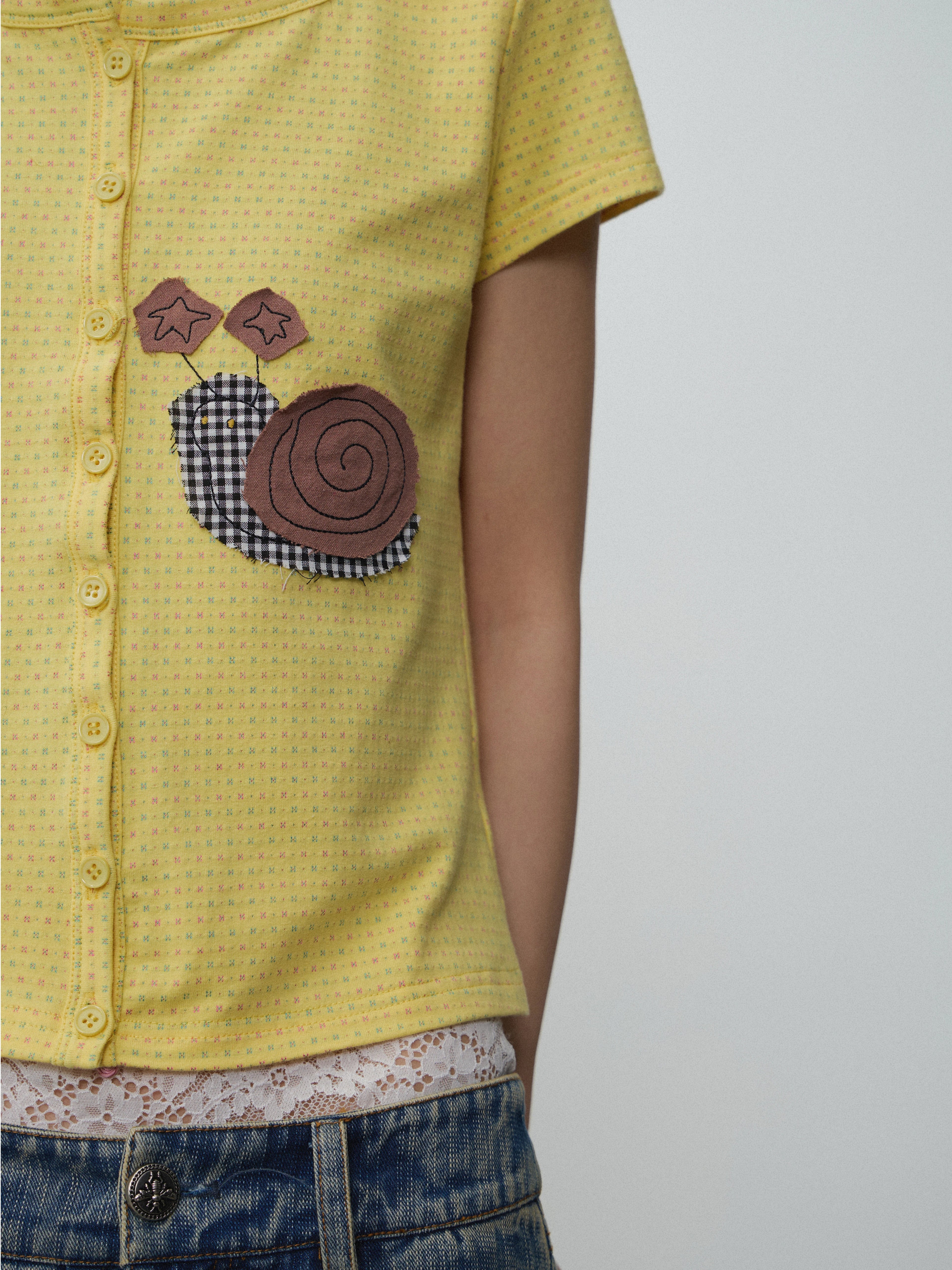In Two Twos Snail Patch Embroidered Casual Tee