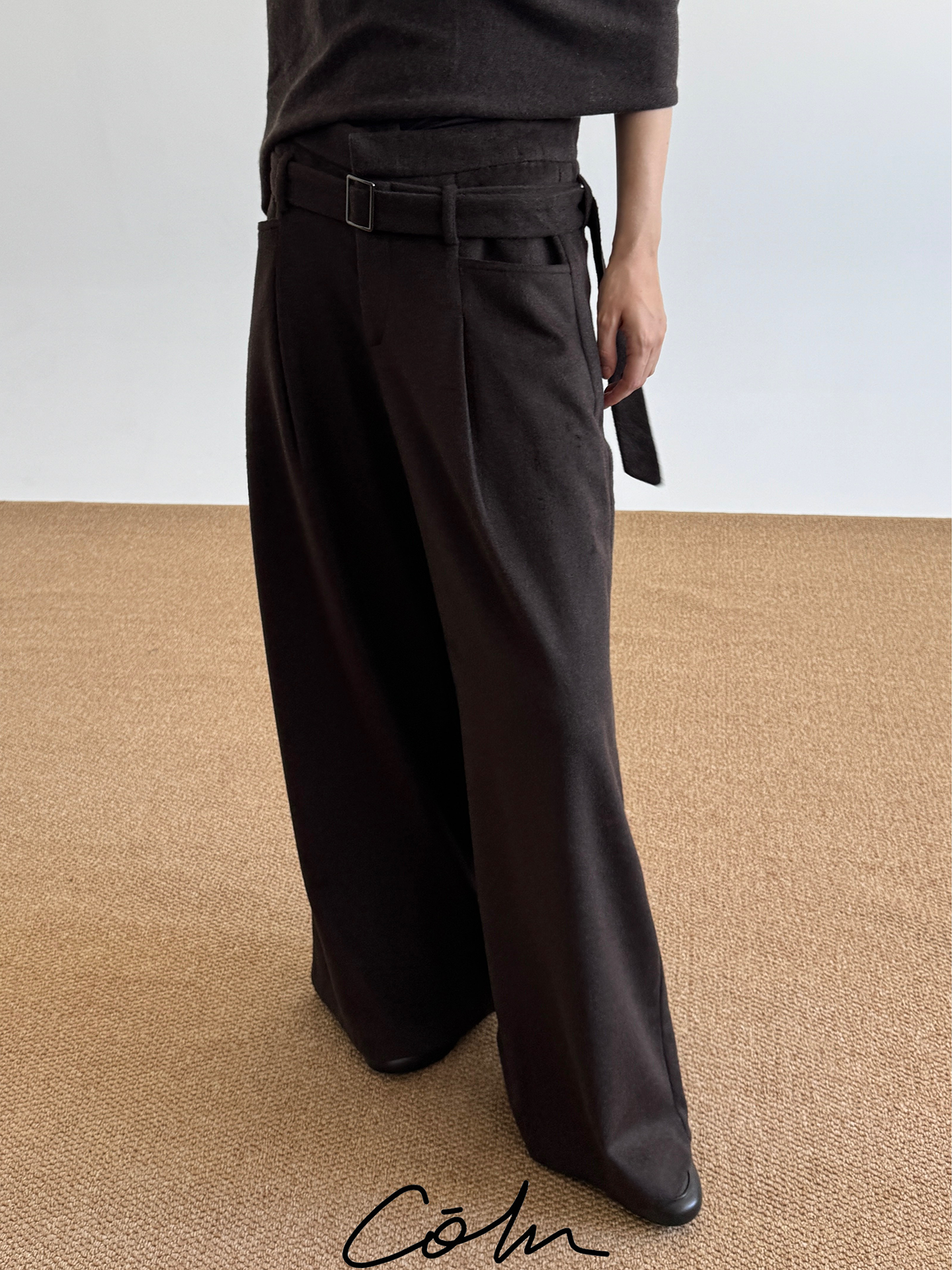 COLN Casual High-waisted Wide-leg Pants