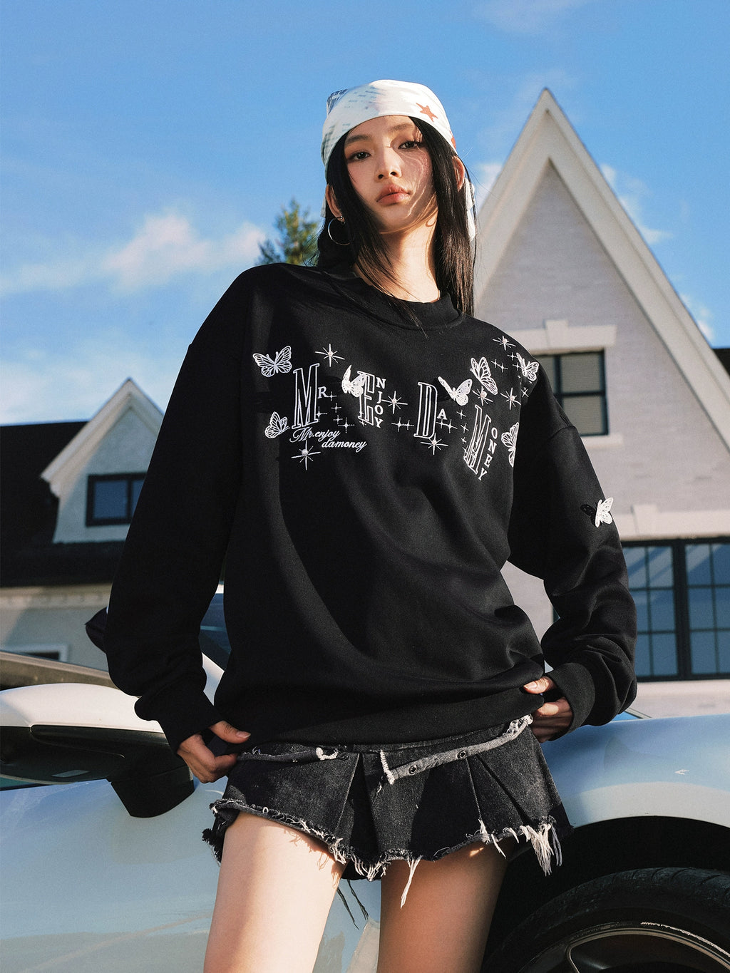 MEDM Three-dimensional Butterfly Crew Neck Sweater