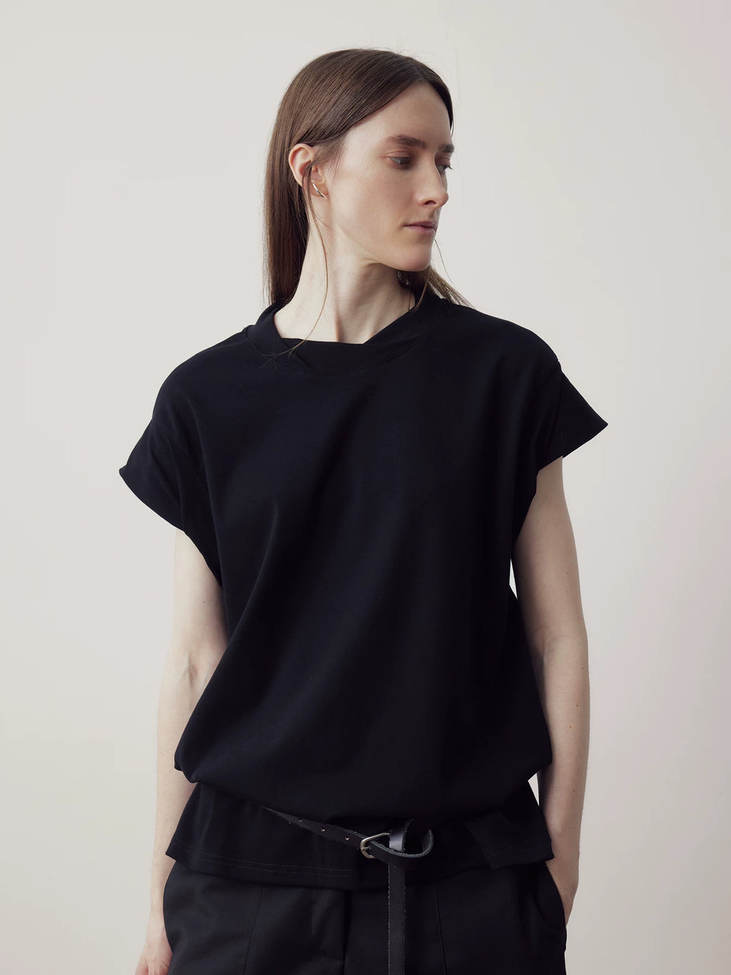 COLN Minimalist Round Neck Tee