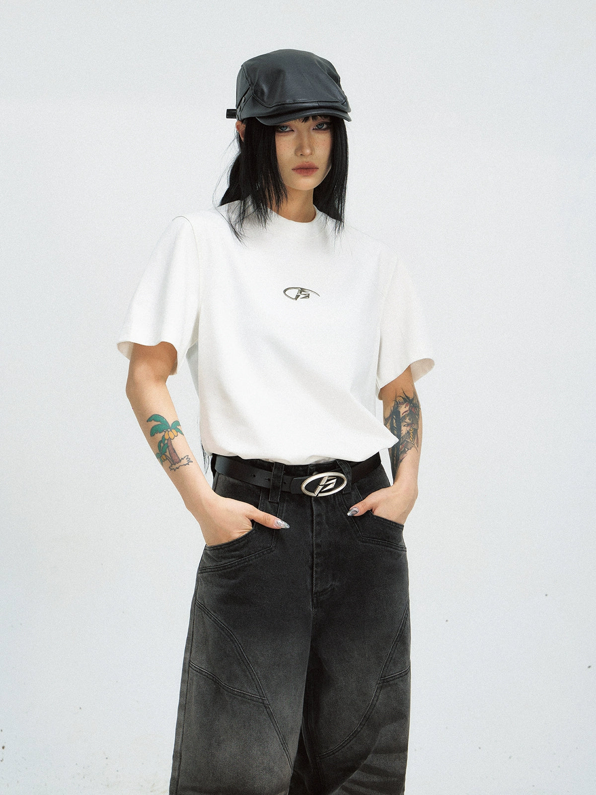 PEOPLESTYLE Simple Basic Metal Logo Tee