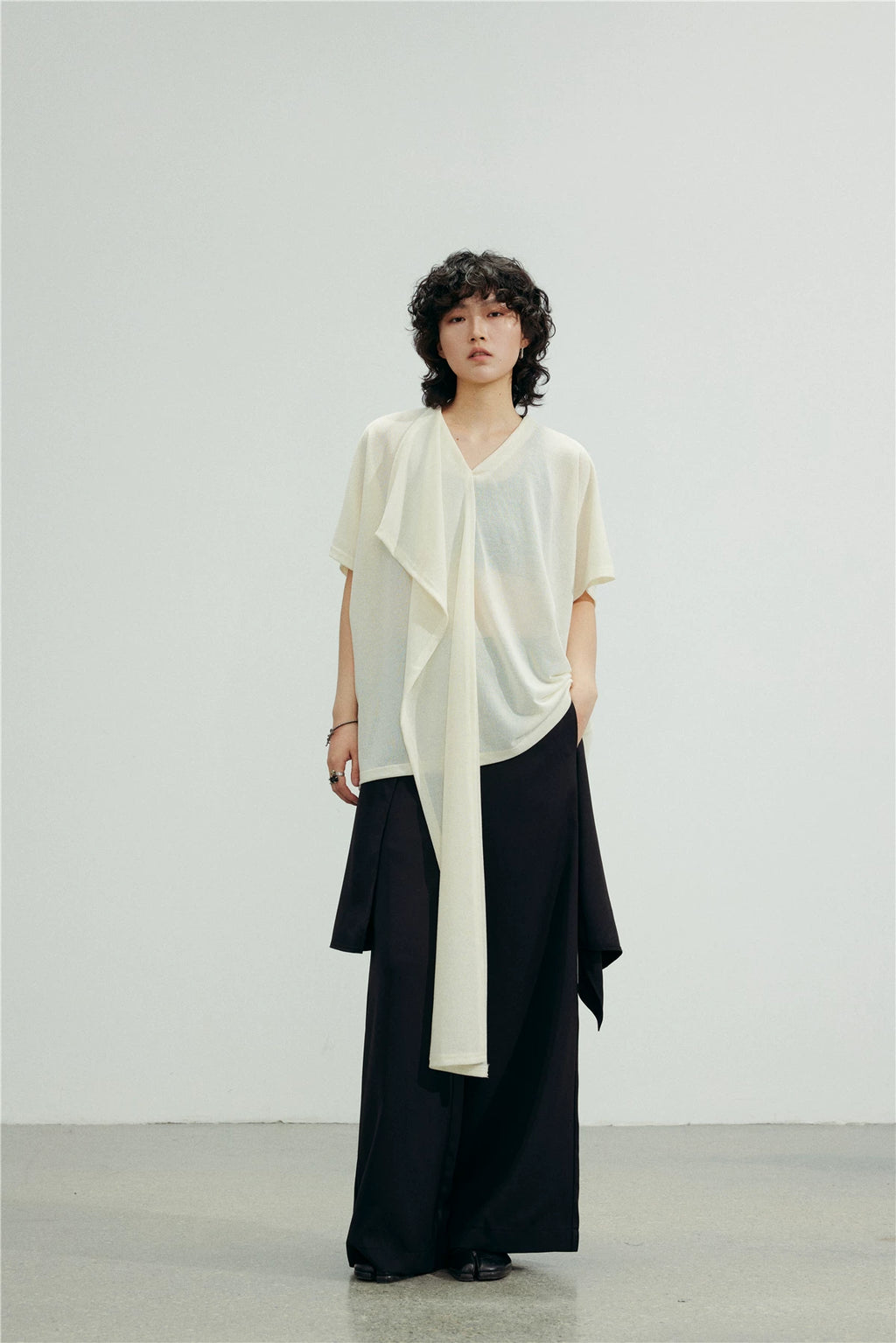 SUNYVONNE V-neck Irregular Ice Silk Knitted Shawl Tee