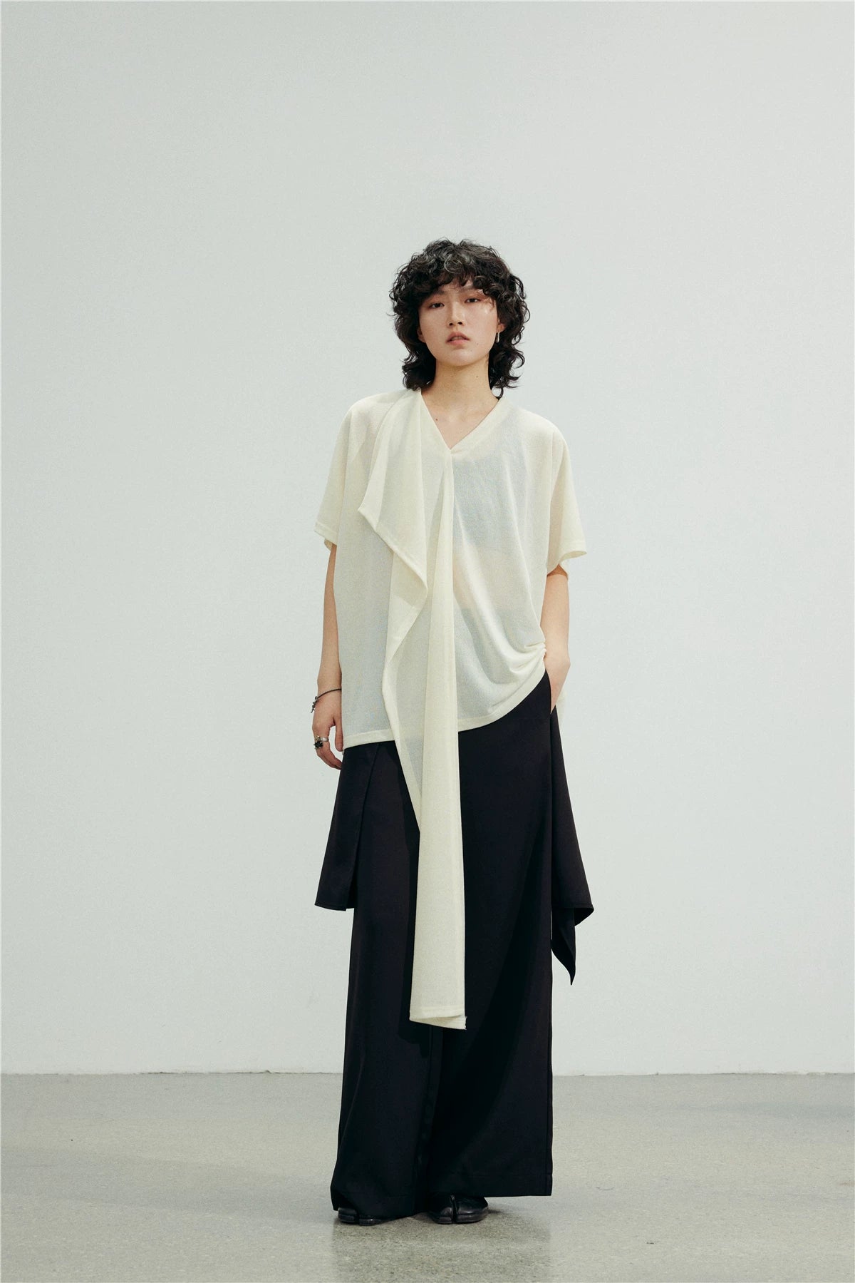 SUNYVONNE V-neck Irregular Ice Silk Knitted Shawl Tee