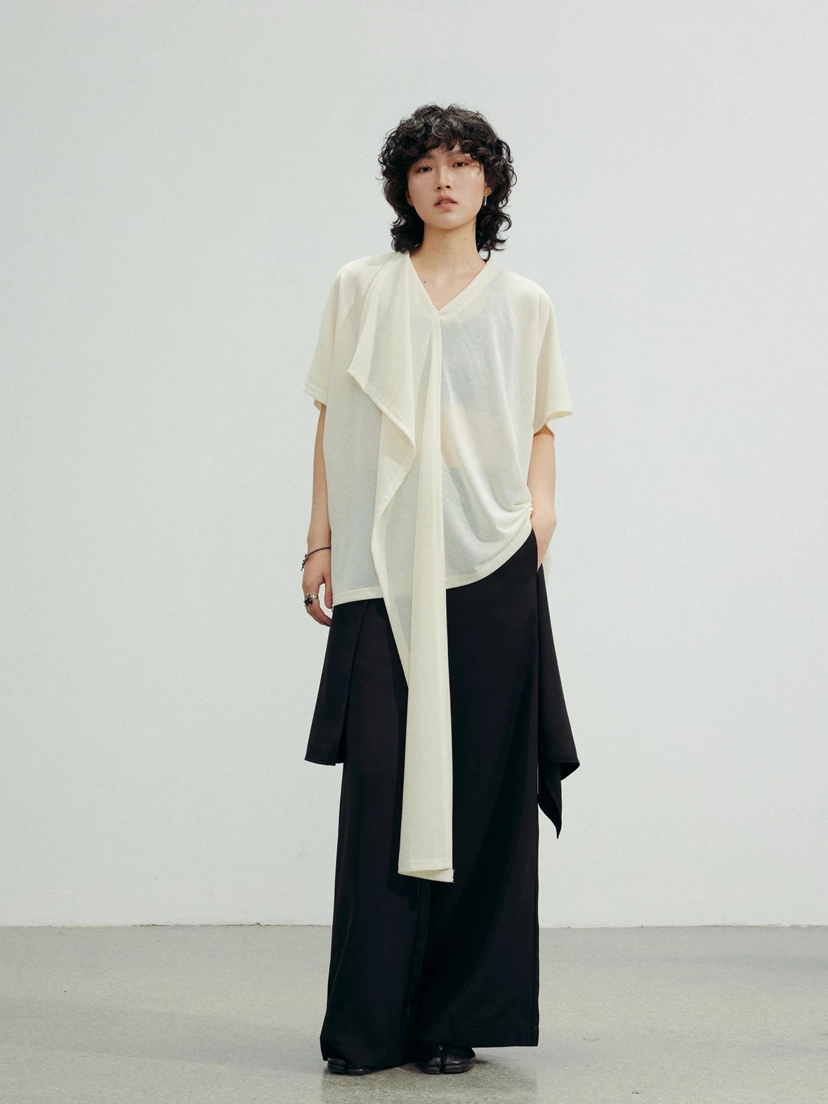 SUNYVONNE V-neck Irregular Ice Silk Knitted Shawl Tee
