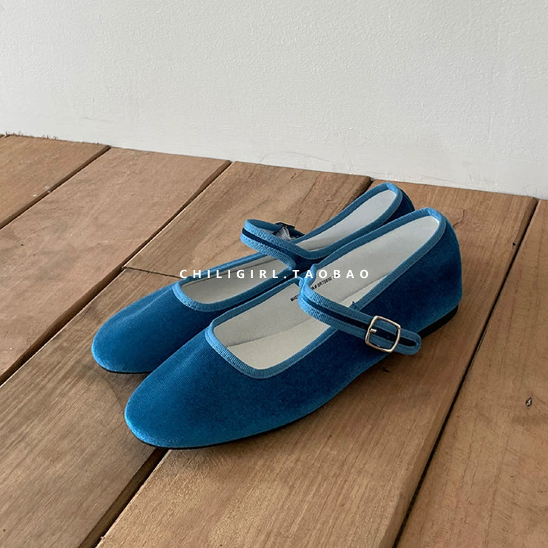 CHILIGIRL Retro Velvet Shallow Mouth Flat Bottom Shoes