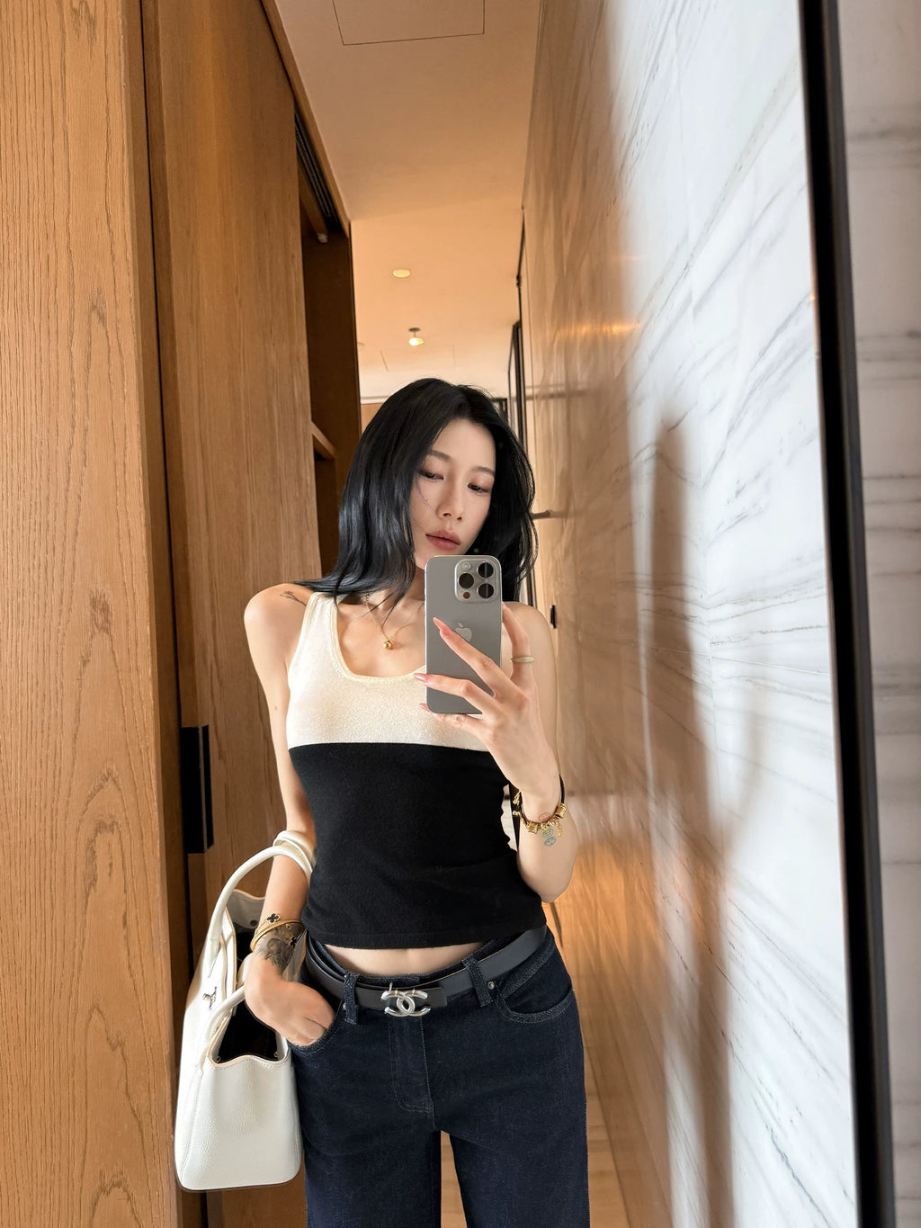 YOUNG KYLIN Contrasting Color Slim Top Skirt Set