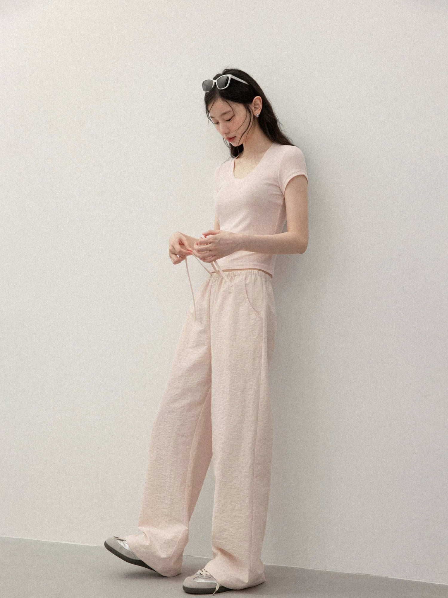 Cantonstory V-neck Shoulder Slim Tee