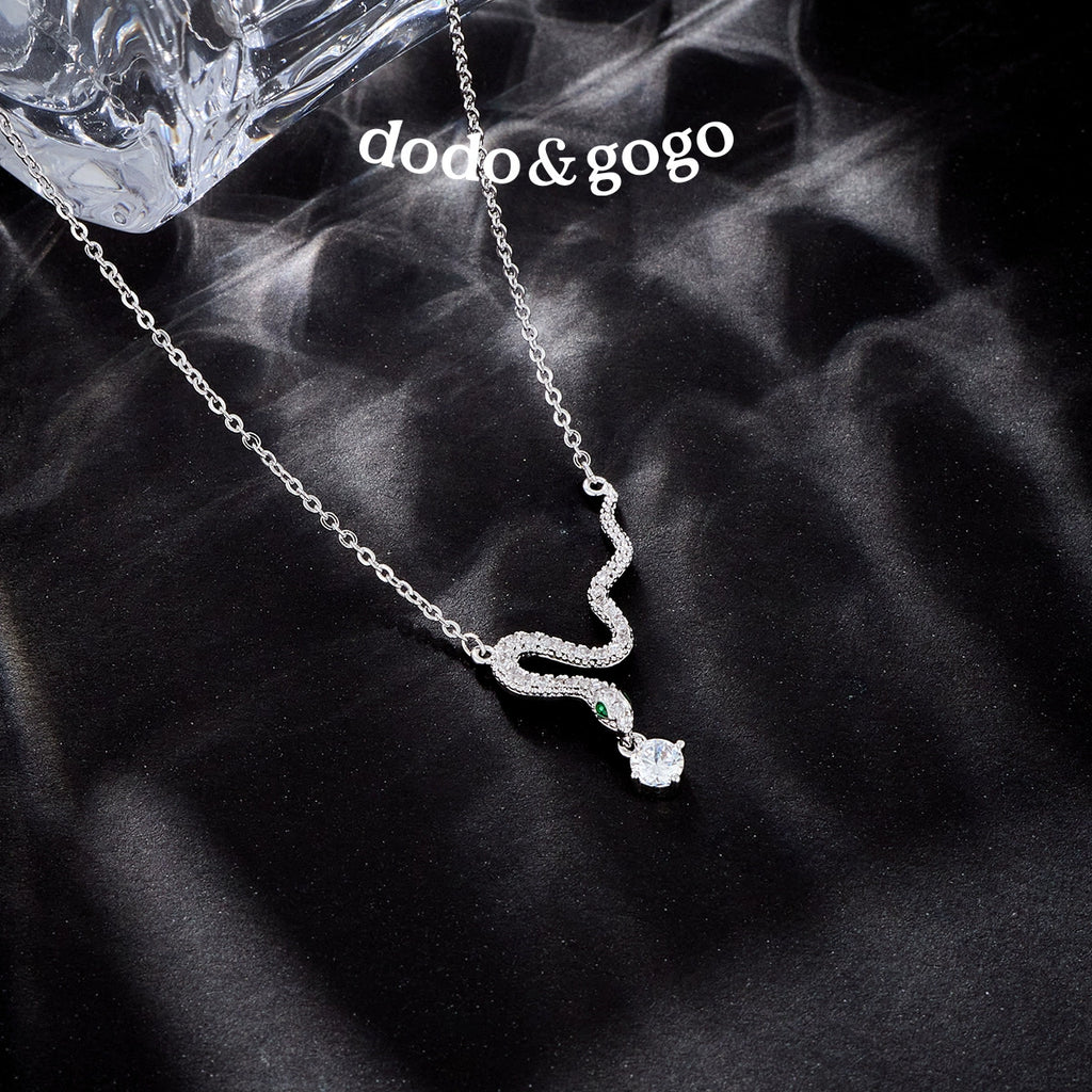 DODOGOGO Full Zirconium Snake Necklace