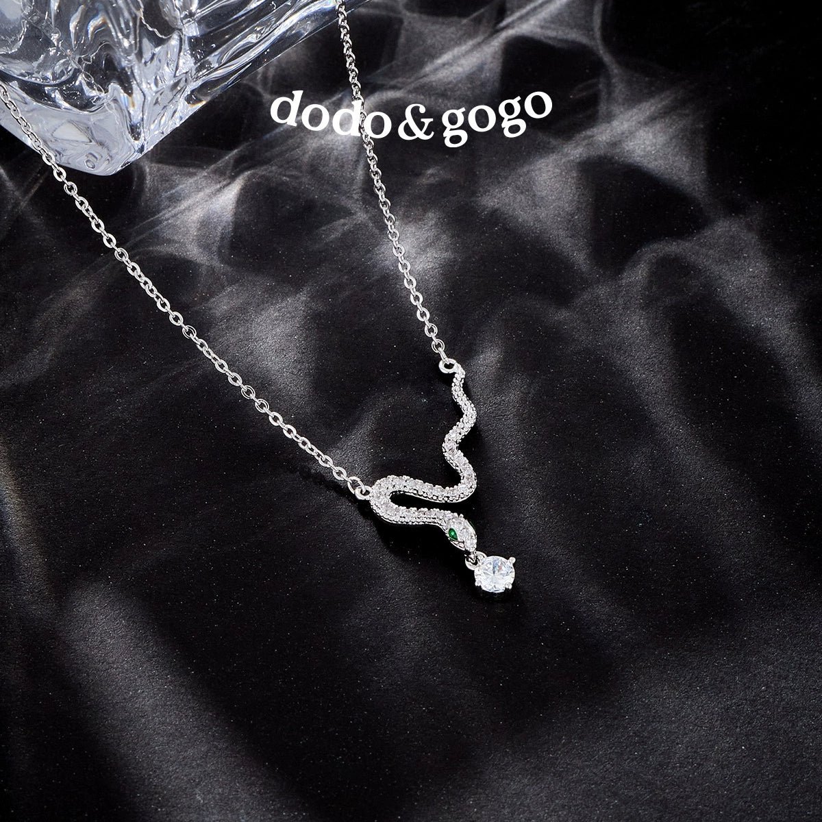 DODOGOGO Full Zirconium Snake Necklace