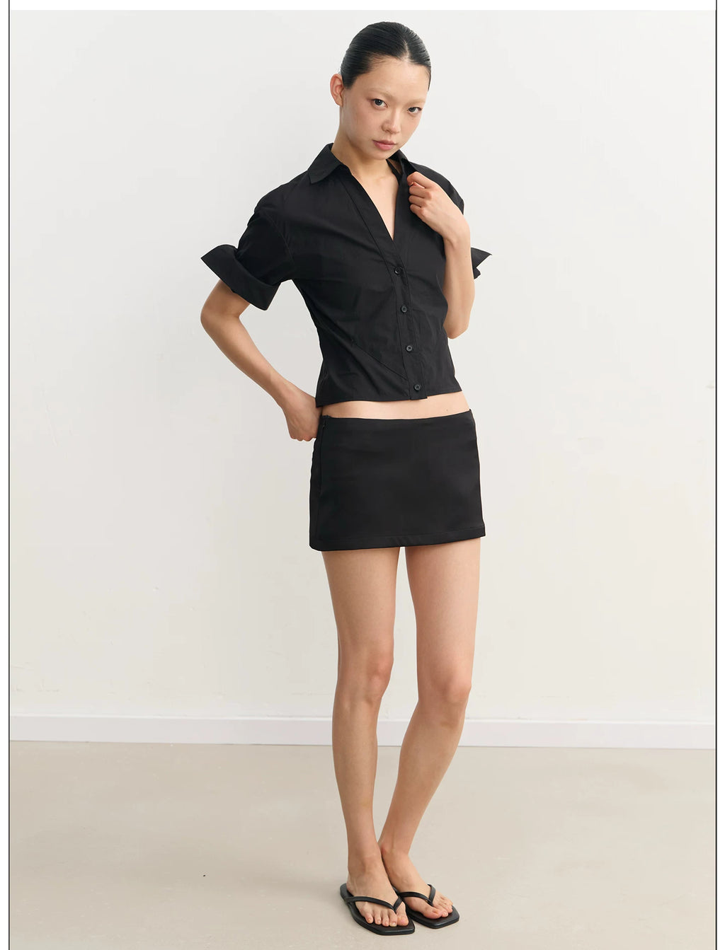LINY LIBERTY Pinch Pleated V-neck Short Waist Shirt