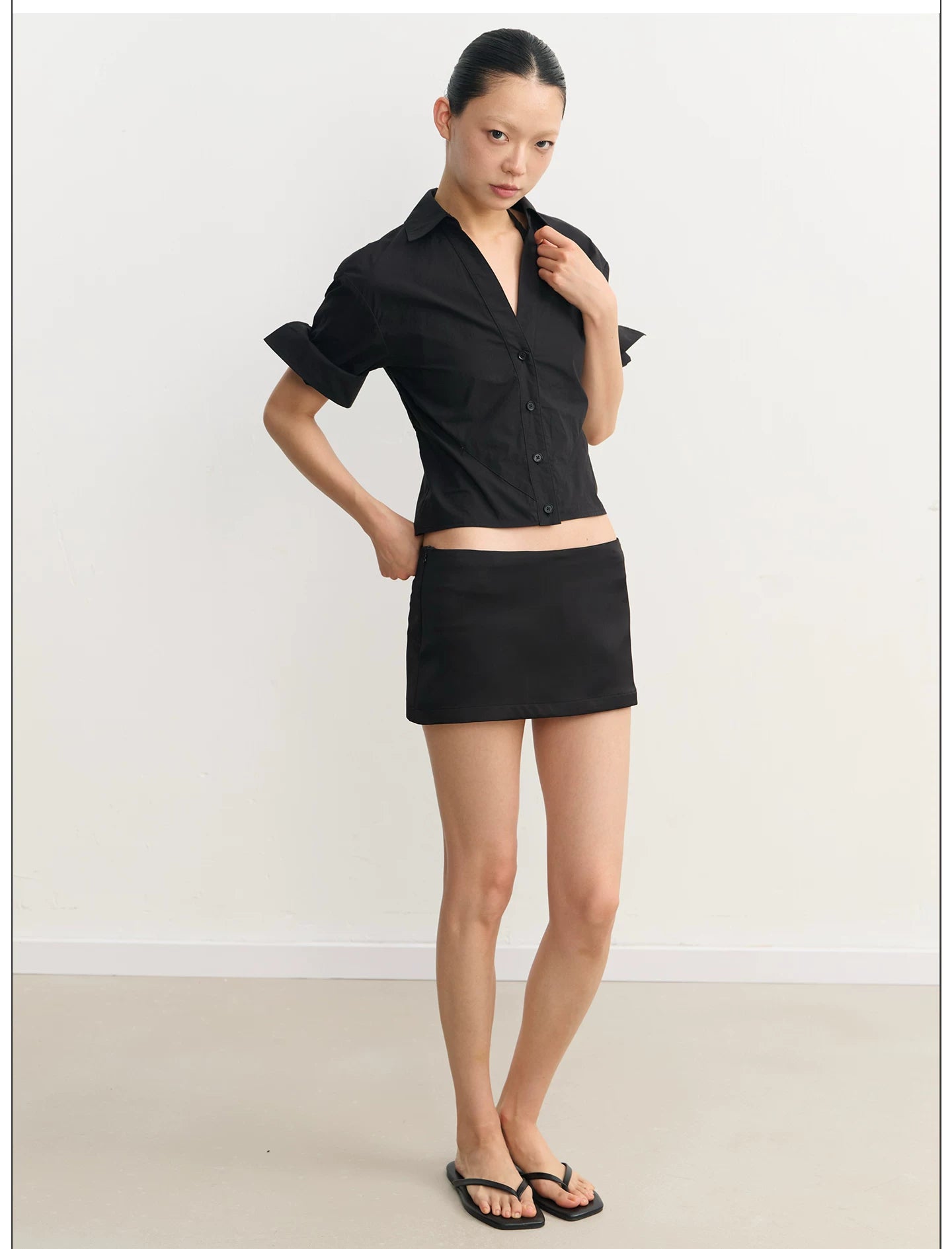 LINY LIBERTY Pinch Pleated V-neck Short Waist Shirt