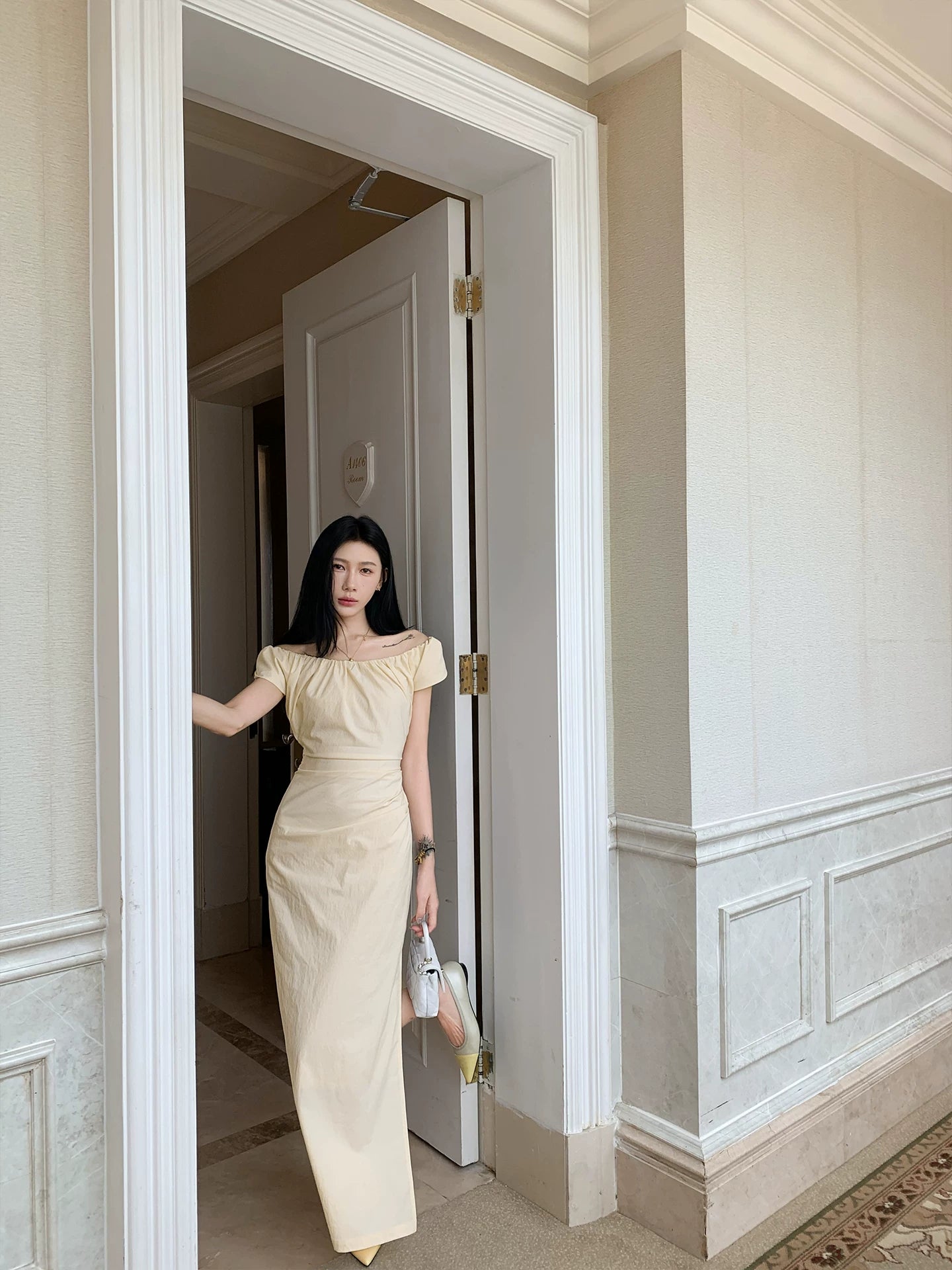 YOUNG KYLIN One-word Shoulder Waist Dress