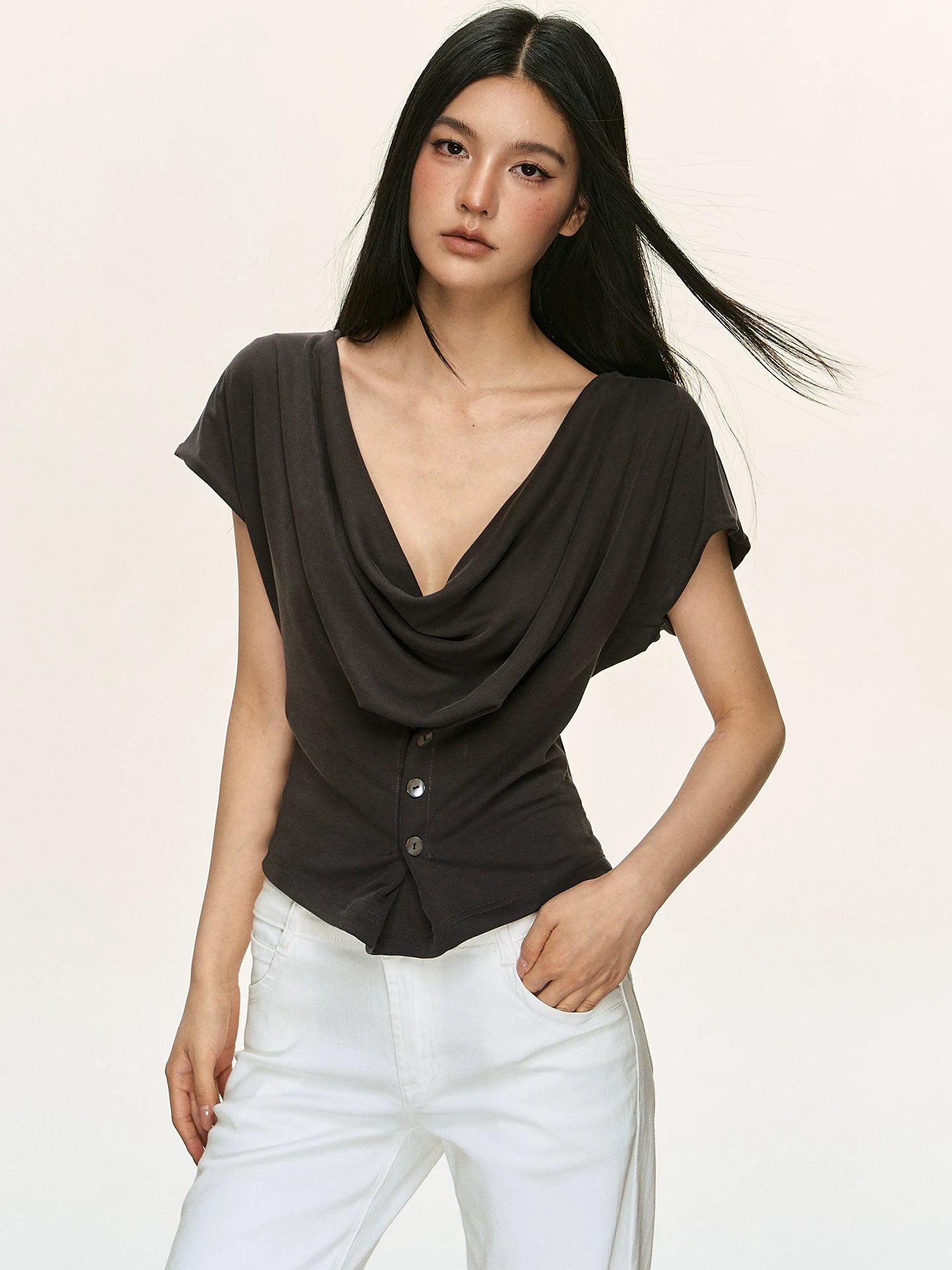 Anna Aneae Swinging Neck Kink V Neck Slim Slim Tee