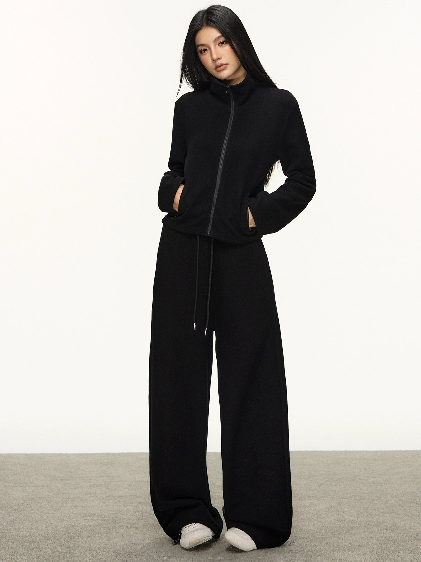 Anna Aneae Stand-up Collar Thermal Short Jacket Sweatpants Two-piece Set