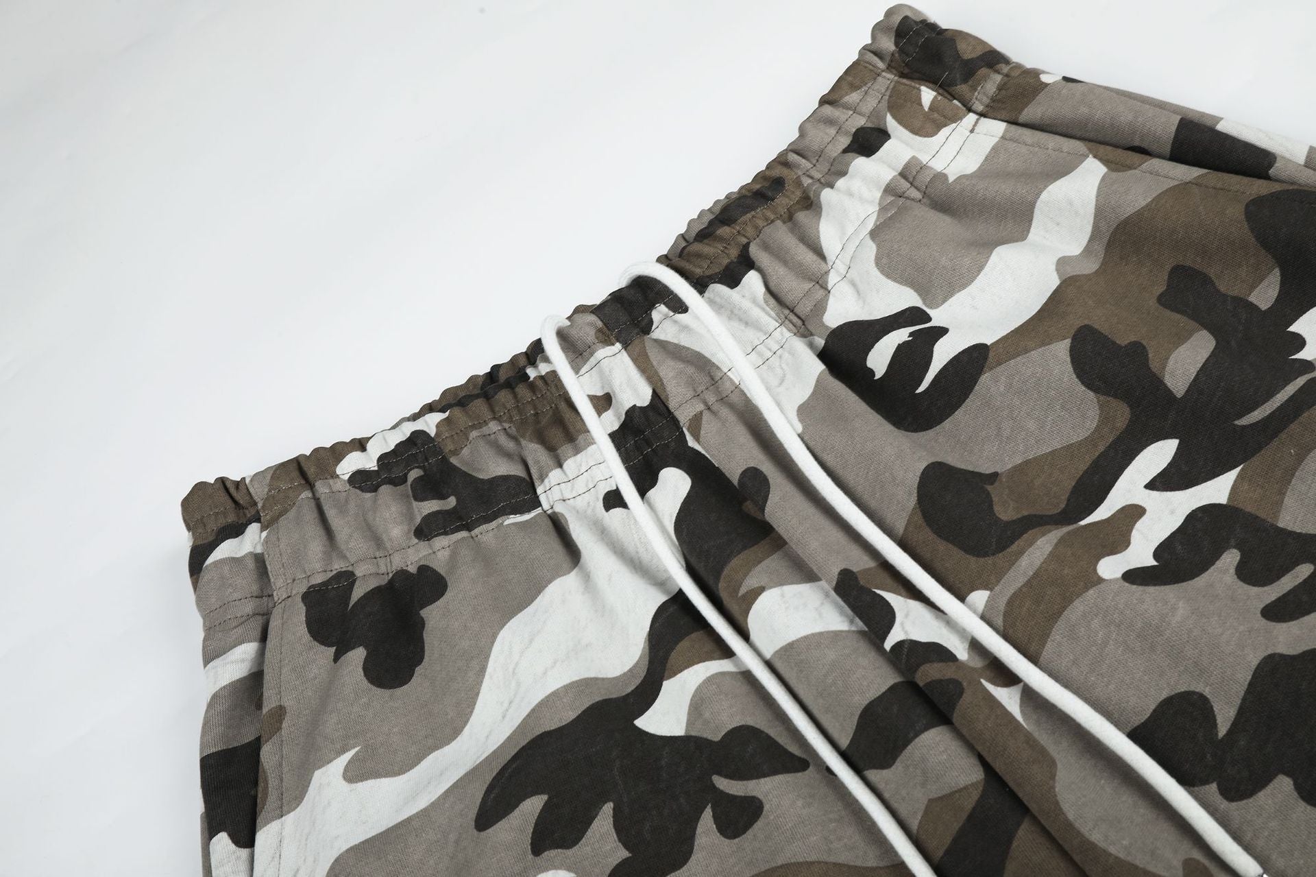 11KN Retro Camouflage Straight Wide-leg Pants