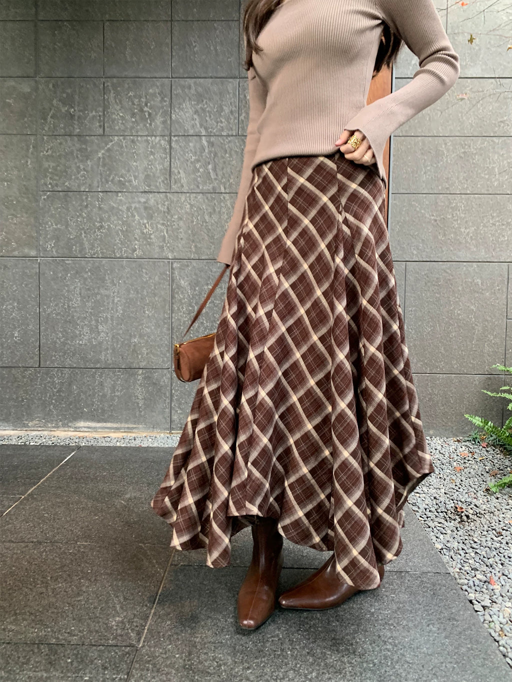 Pusumede Checked Irregular Skirt