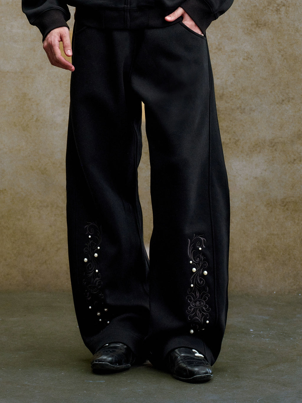 YADcrew Vintage Casual Pearl Scimitar Sweatpants