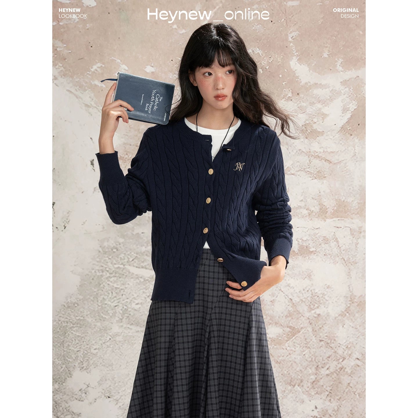 LOVEHEYNEW Embroidered Twisted Crew-neck Knitted Cardigan