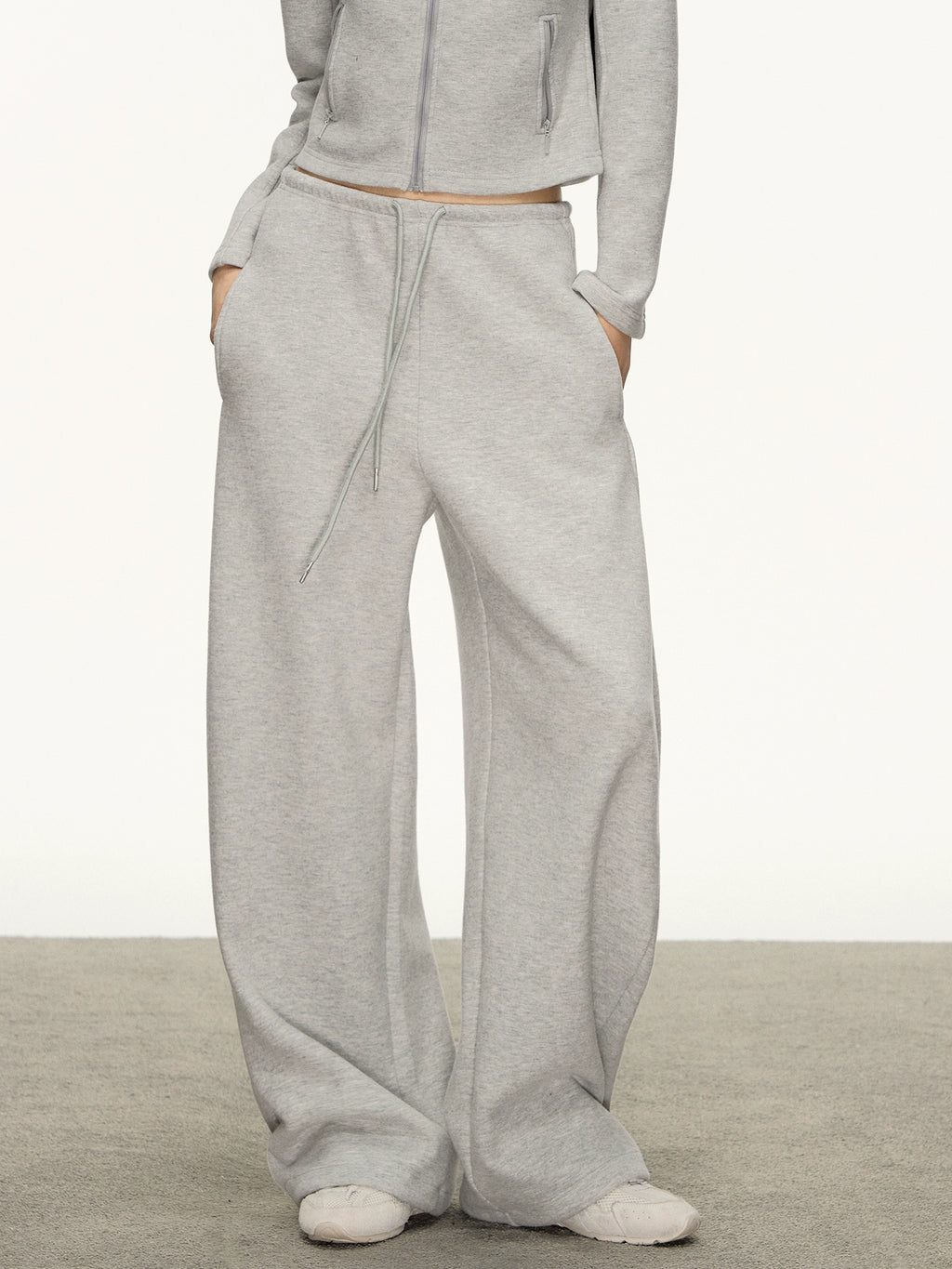 Anna Aneae Stand-up Collar Thermal Short Jacket Sweatpants Two-piece Set