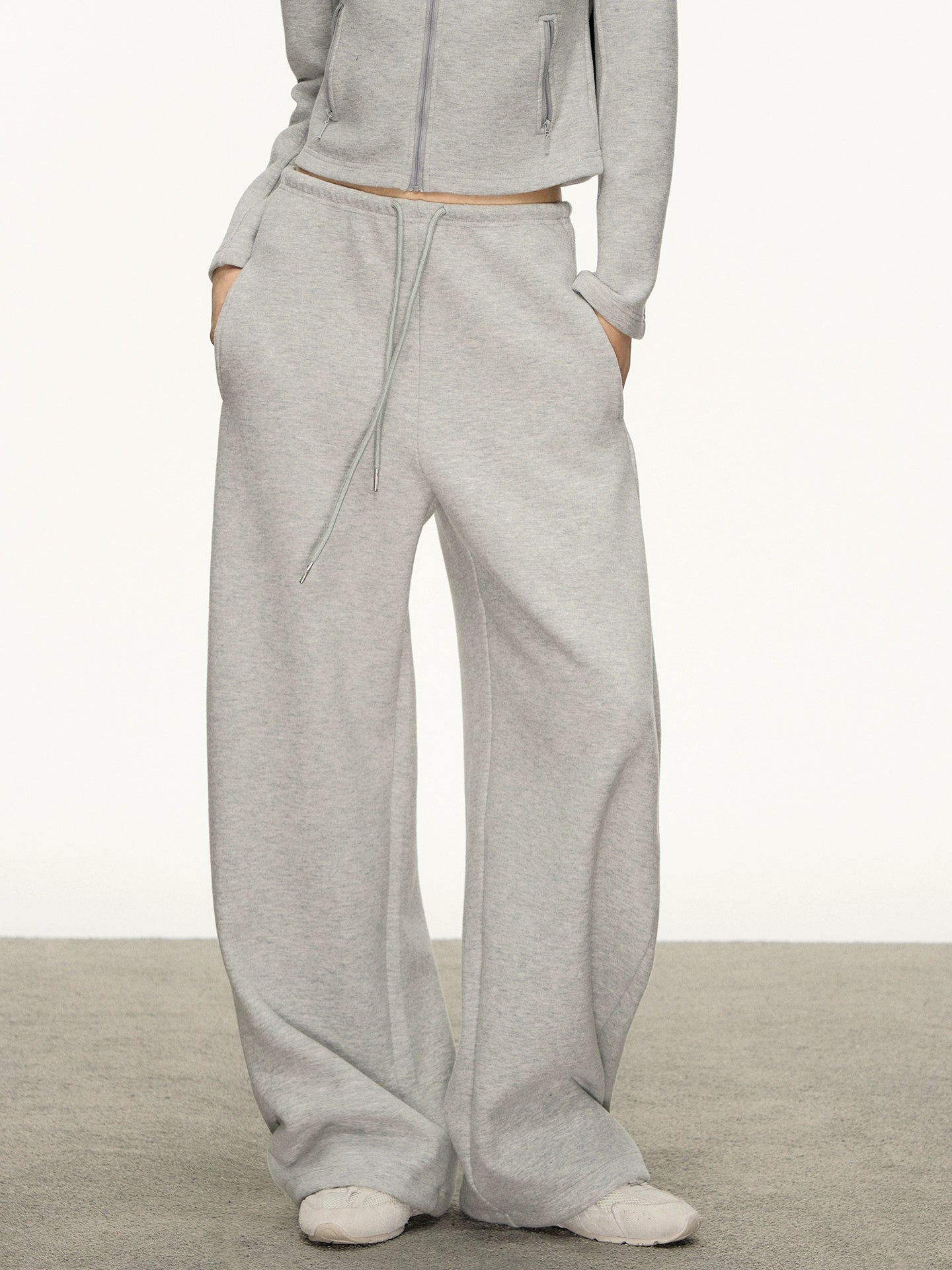 Anna Aneae Stand-up Collar Thermal Short Jacket Sweatpants Two-piece Set